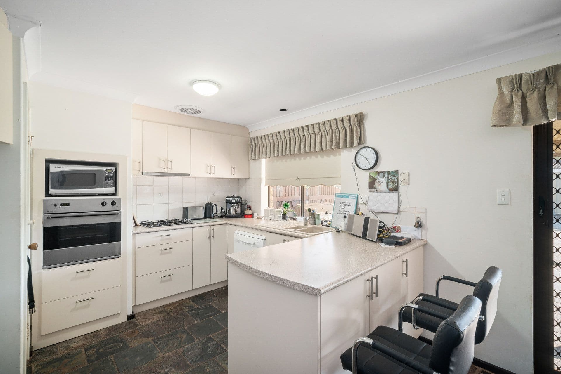 37 Discovery Drive, Thornlie, WA, 6108, Thornlie - Thumbnail 3