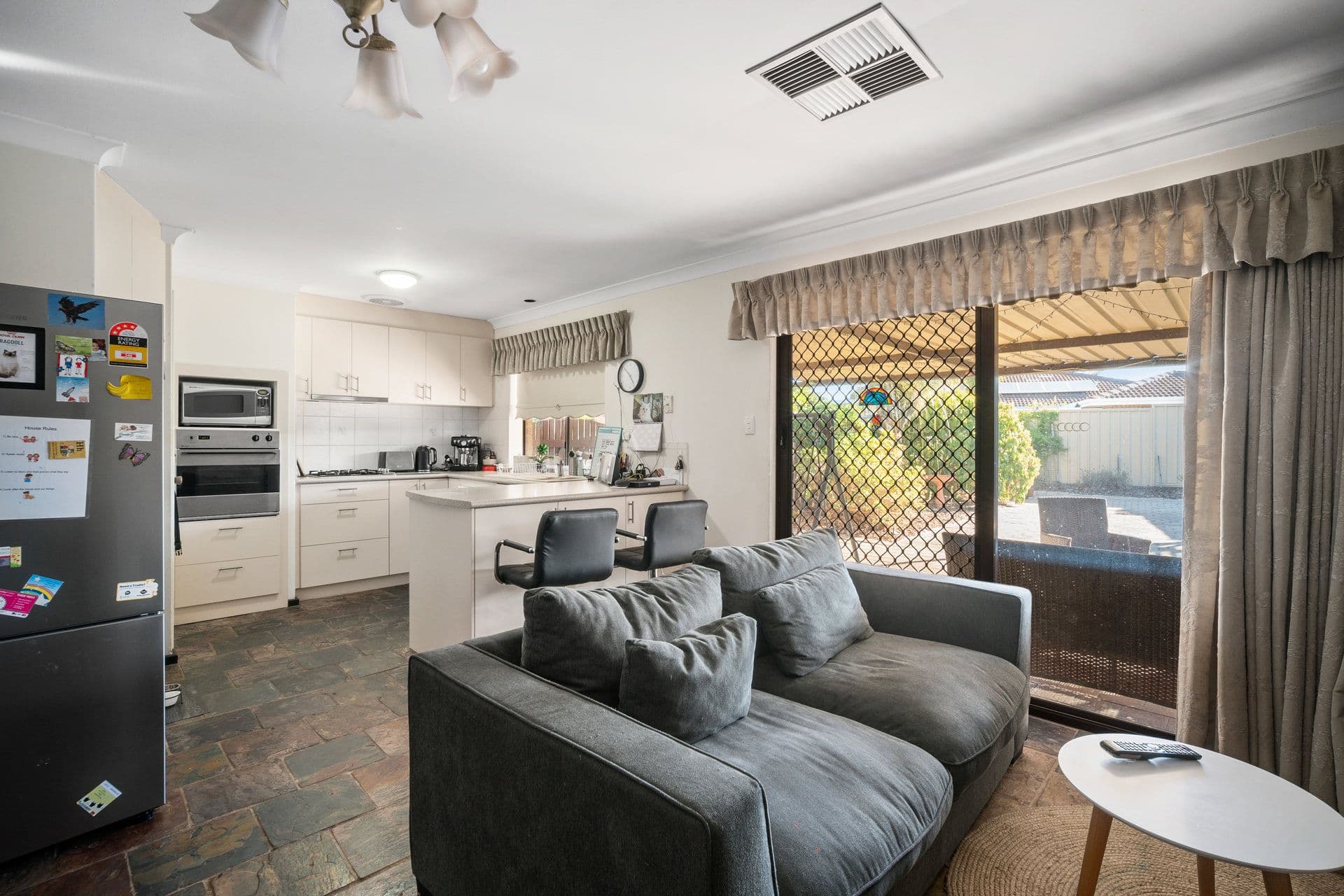 37 Discovery Drive, Thornlie, WA, 6108, Thornlie - Thumbnail 2