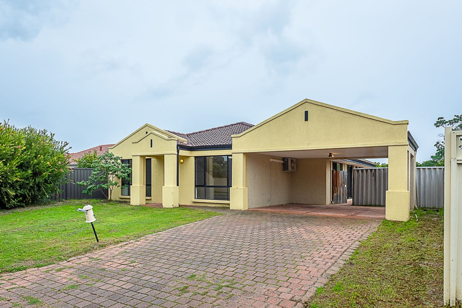 12 Mary Mackillop Glen, Queens Park, WA, 6107, Queens Park - Thumbnail 2
