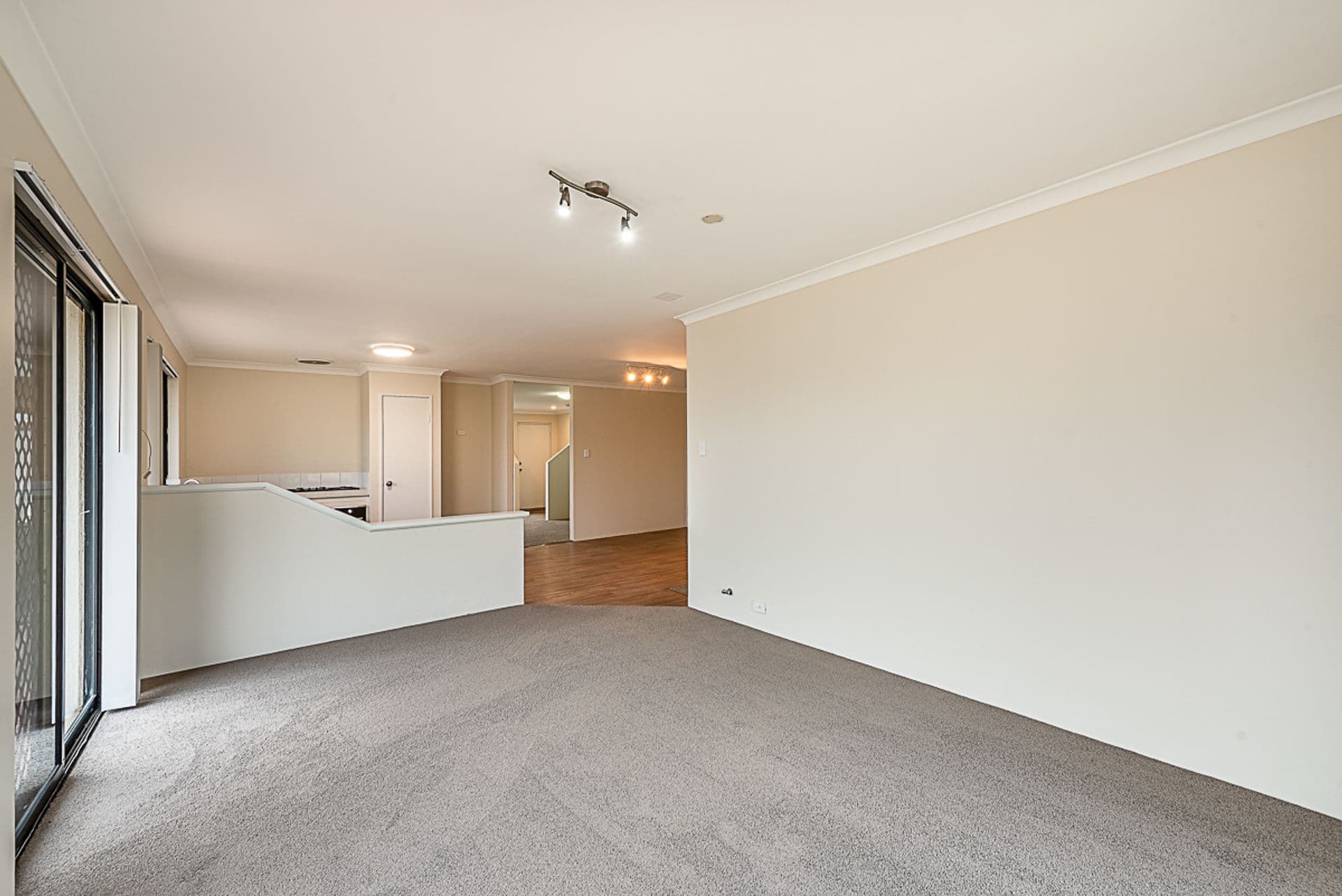 12 Mary Mackillop Glen, Queens Park, WA, 6107, Queens Park - Thumbnail 8
