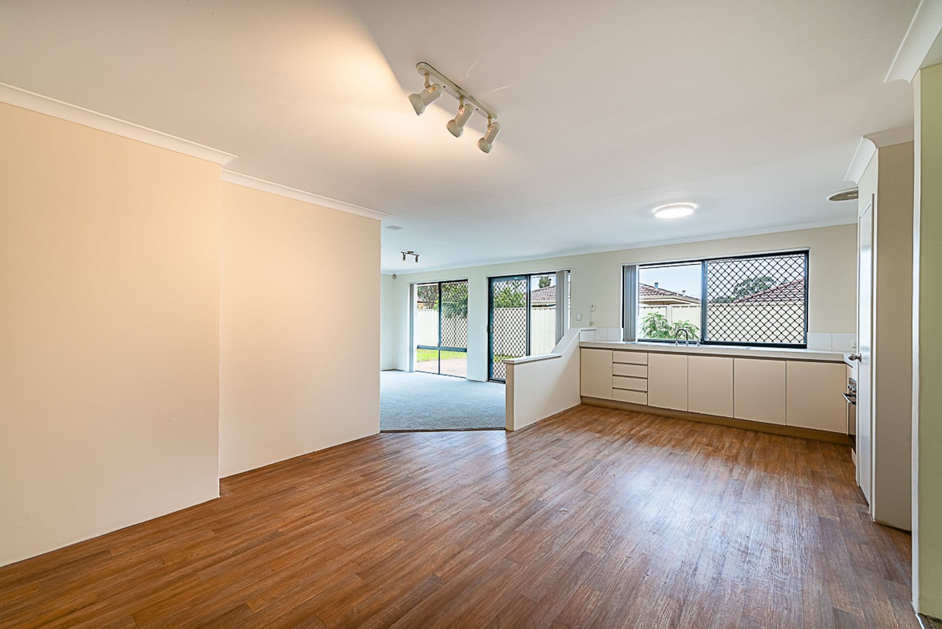 12 Mary Mackillop Glen, Queens Park, WA, 6107, Queens Park - Thumbnail 4