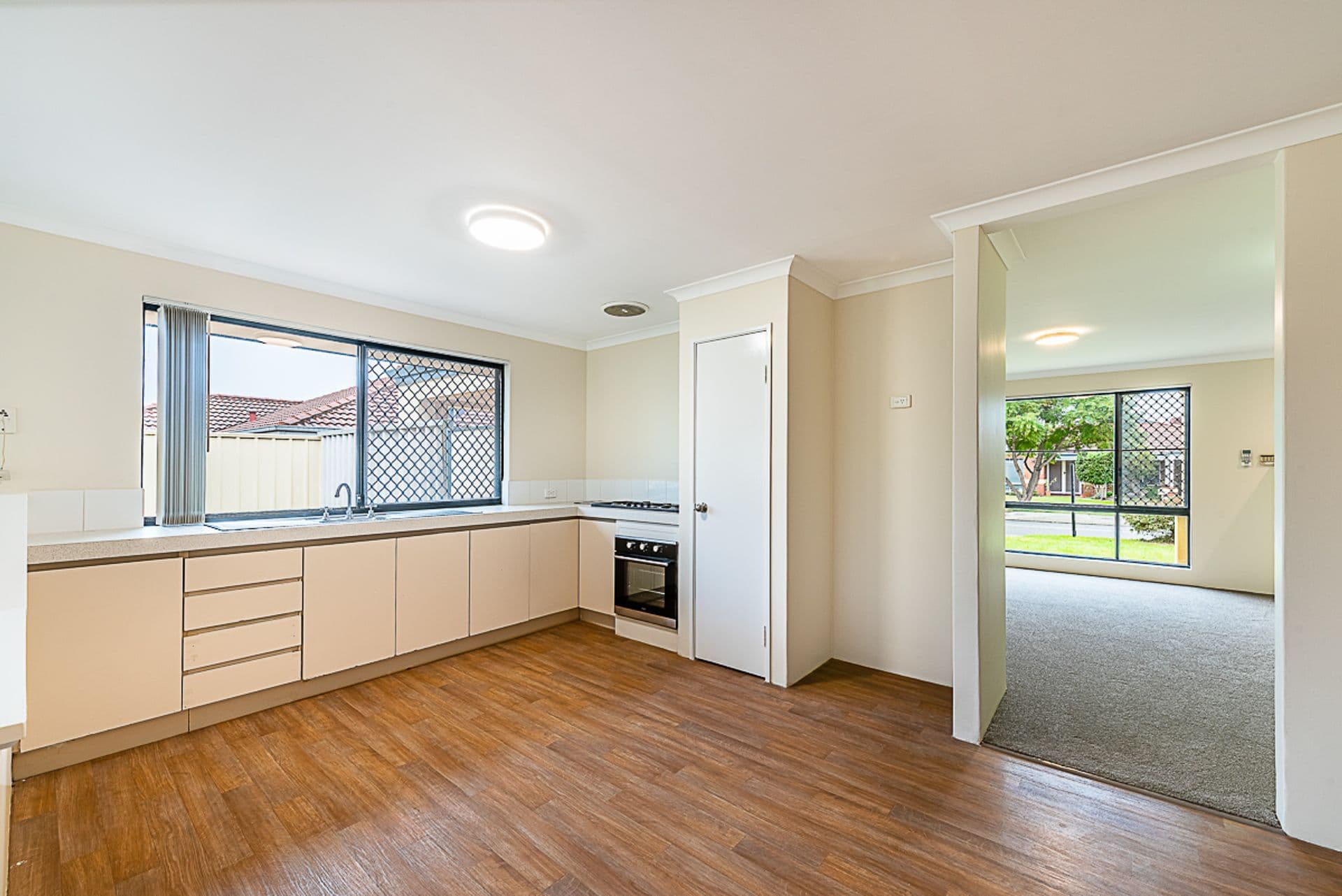 12 Mary Mackillop Glen, Queens Park, WA, 6107, Queens Park - Thumbnail 3