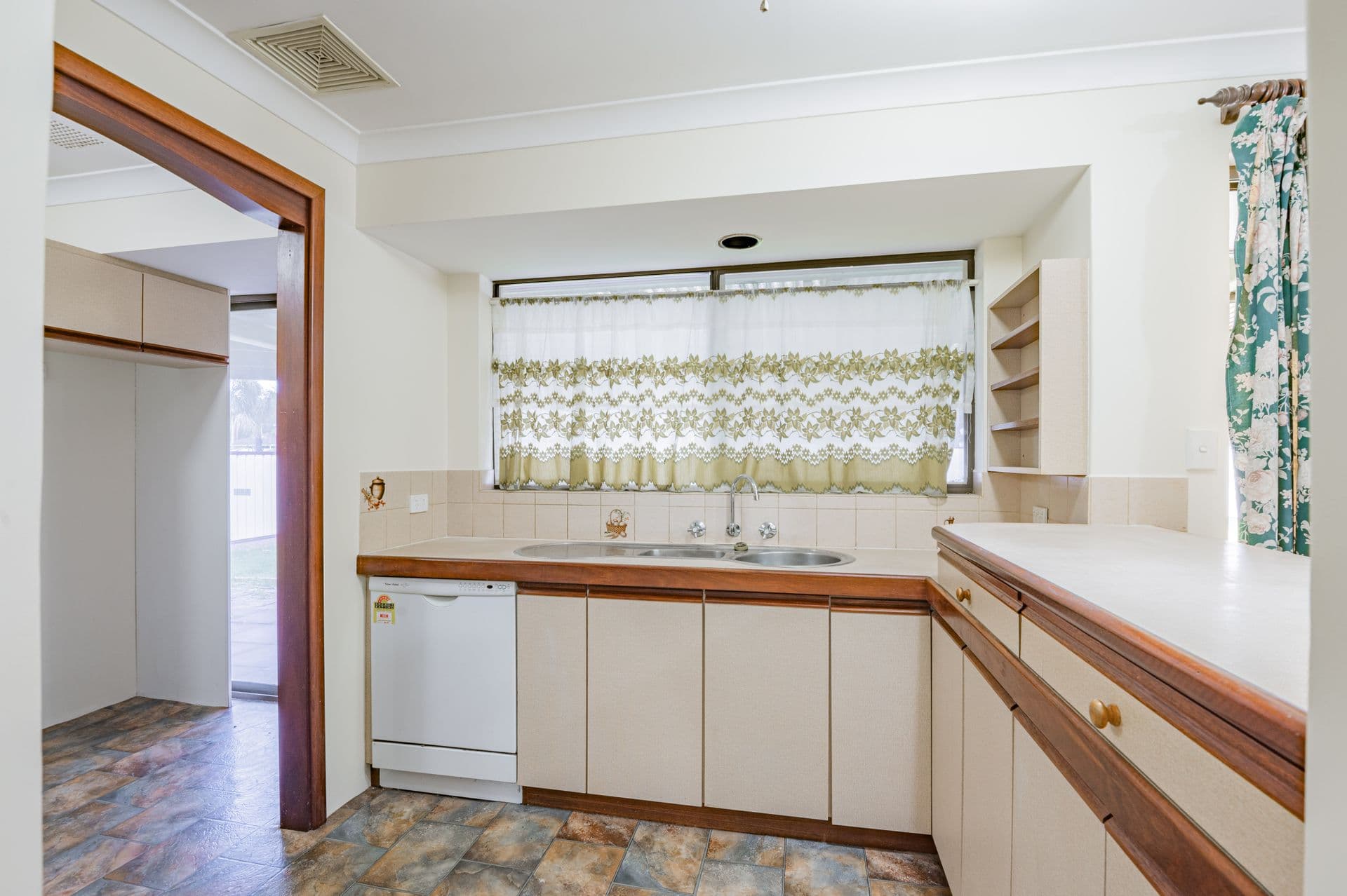 10 Maree Close, Byford, WA, 6122, Byford - Thumbnail 8