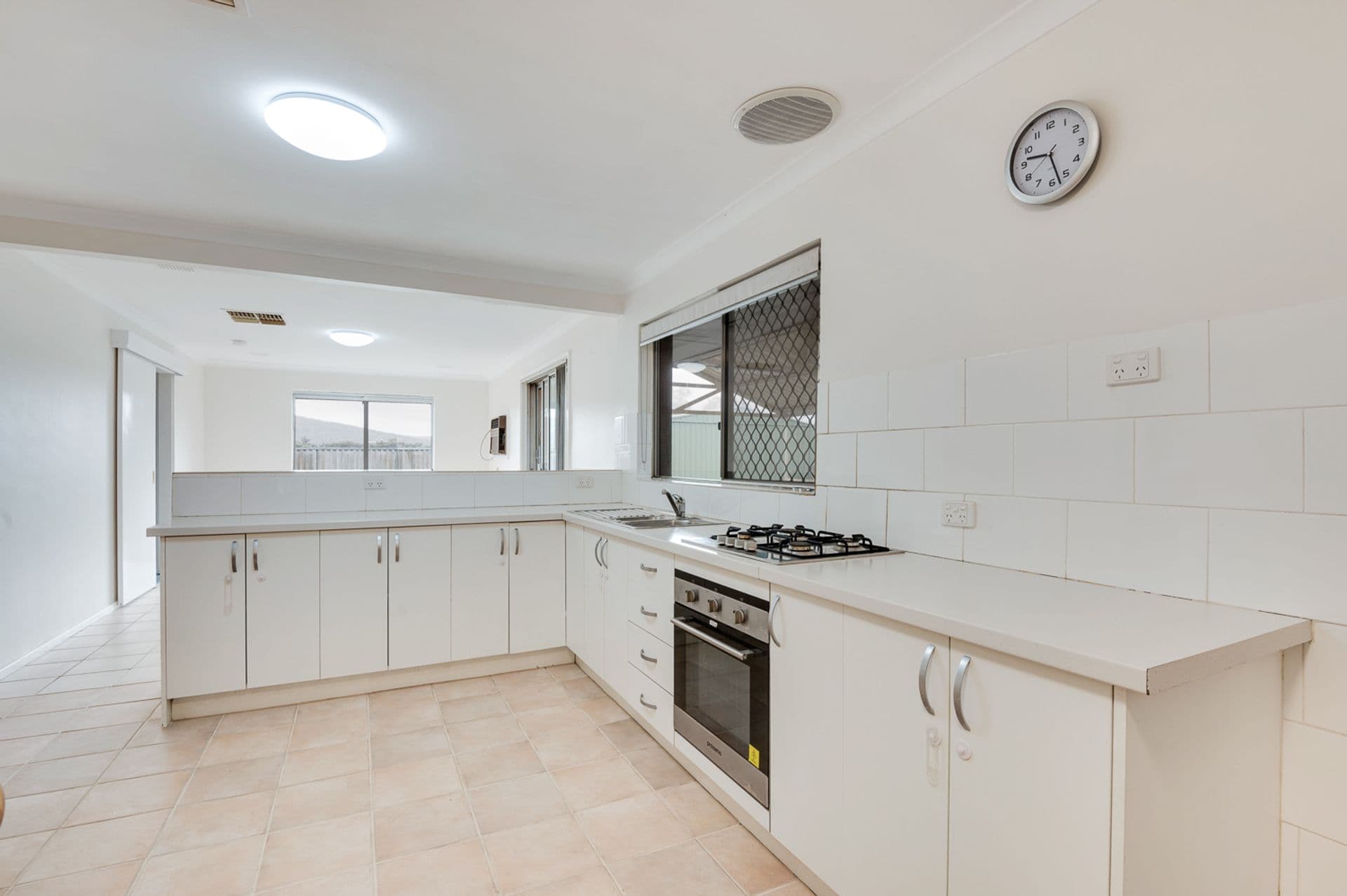 68 Eileen Street, Gosnells, WA, 6110, Gosnells - Thumbnail 3