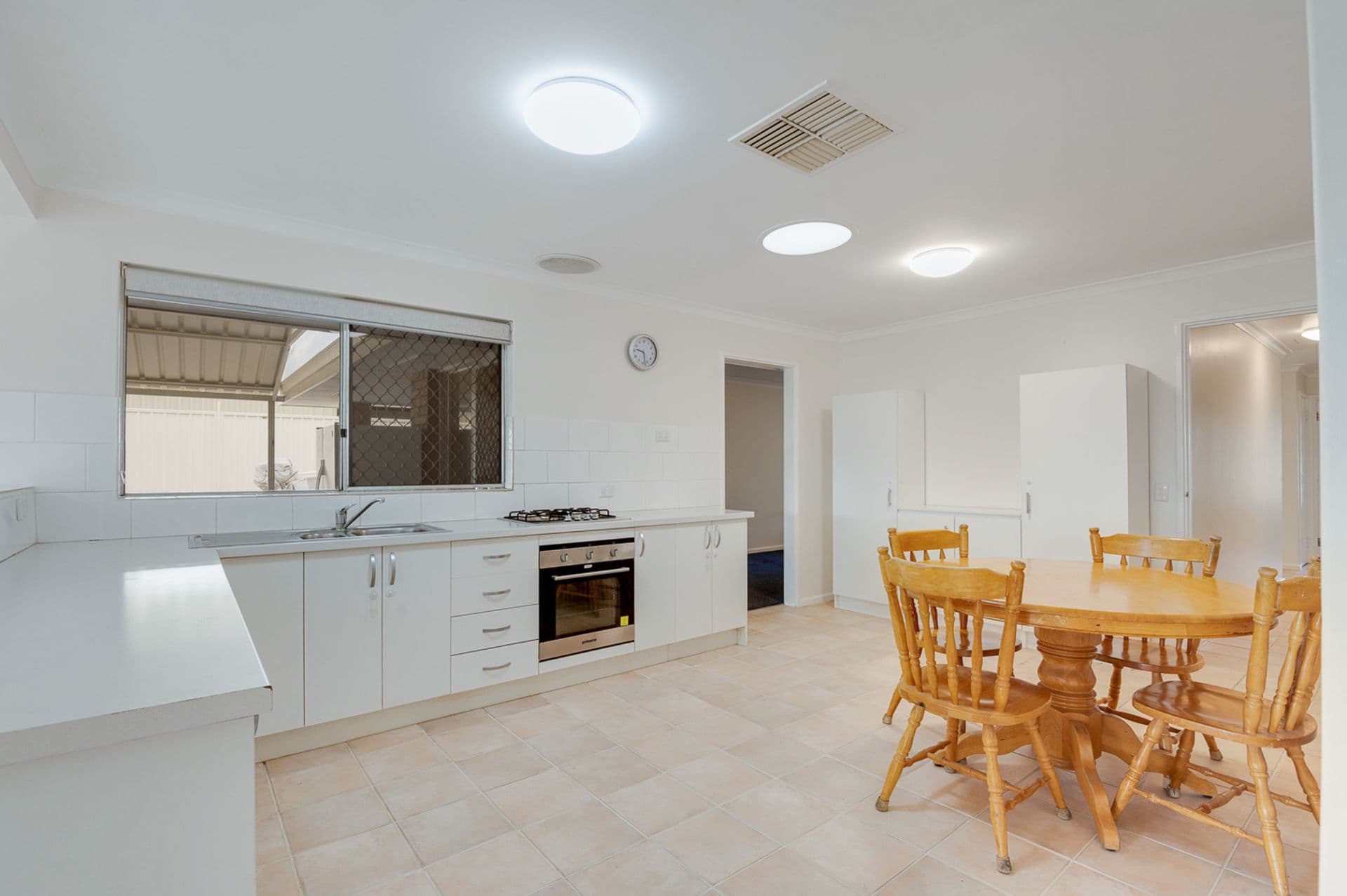 68 Eileen Street, Gosnells, WA, 6110, Gosnells - Thumbnail 4