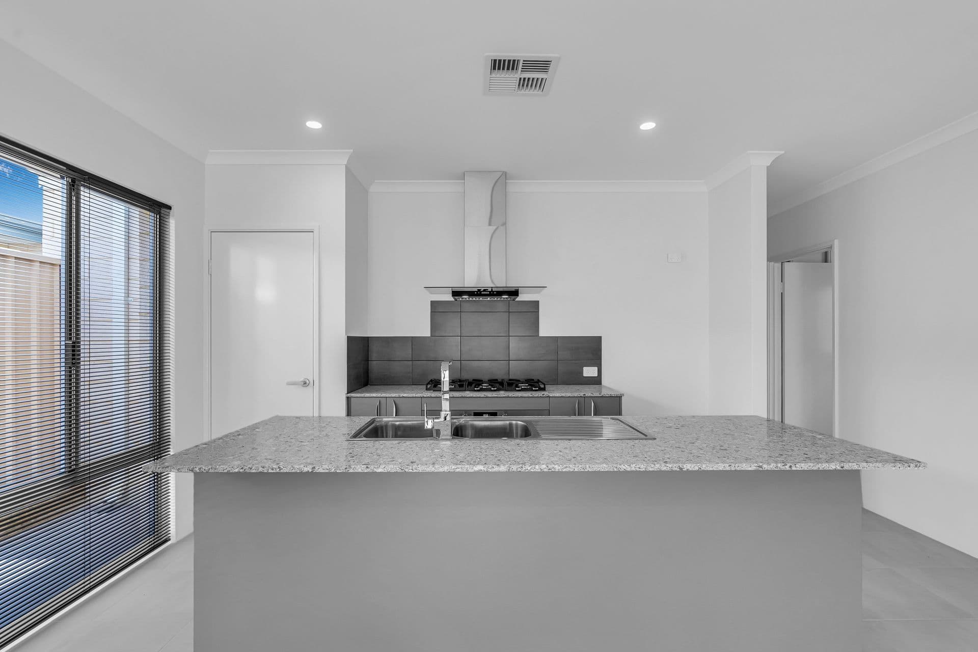 53 Ashcroft Loop, Wattle Grove, WA, 6107, Wattle Grove - Thumbnail 5