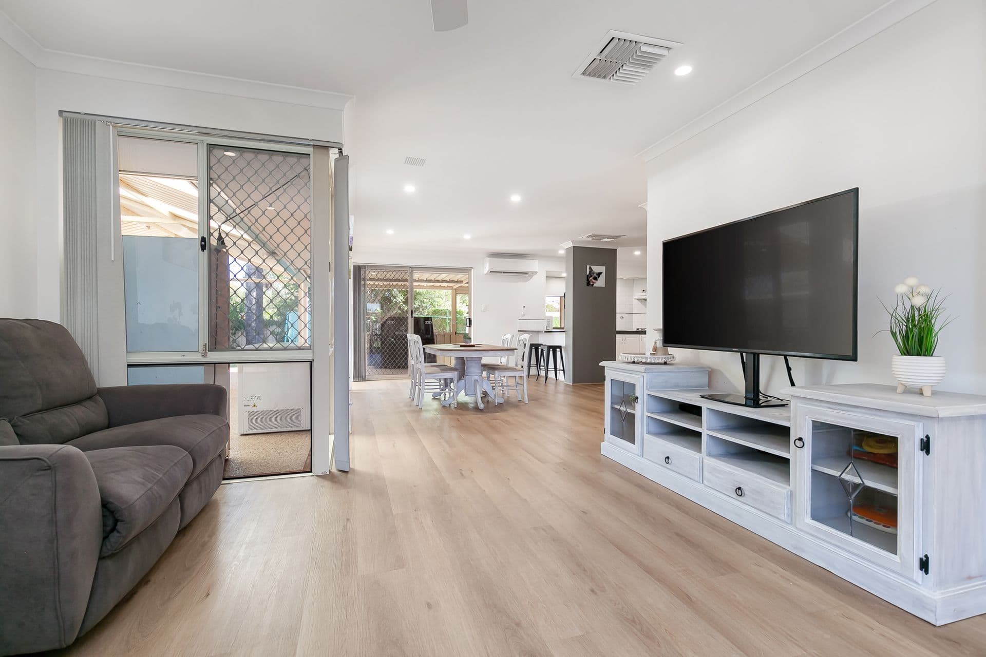 77 Flowerwood Way, Huntingdale, WA, 6110, Huntingdale - Thumbnail 2