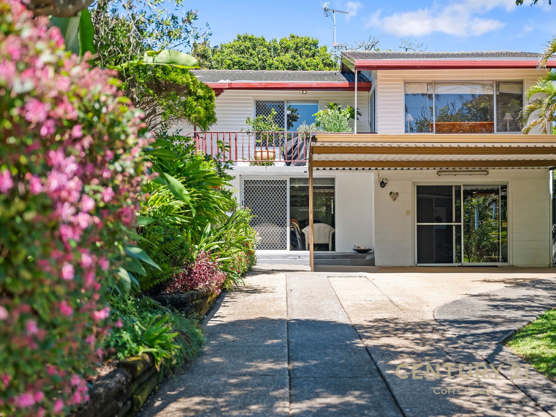 4 Poinciana Avenue, Sapphire Beach, NSW, 2450, Sapphire Beach - Thumbnail 2