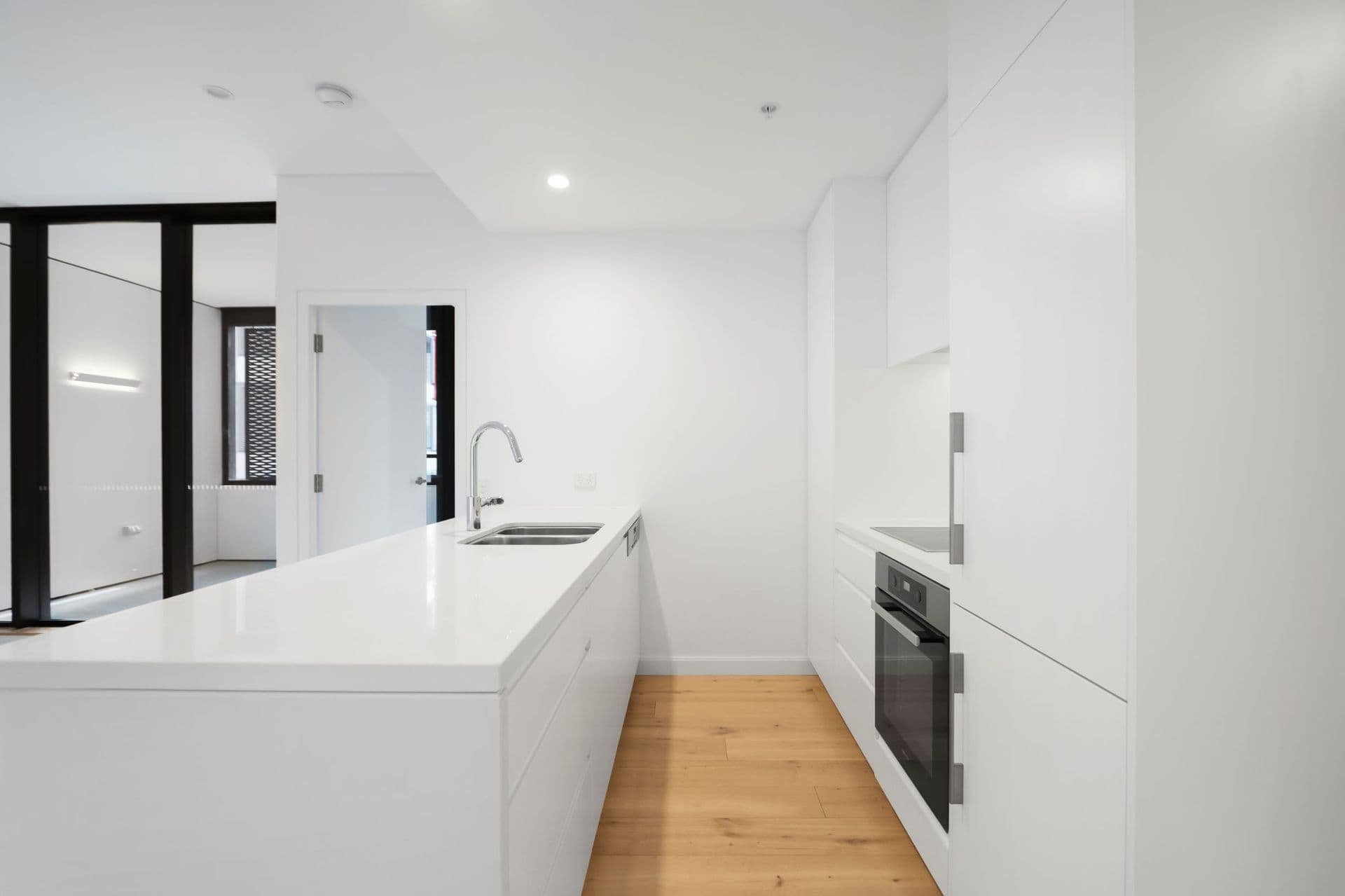 8/8 Wallace Street, North Sydney - Thumbnail 2