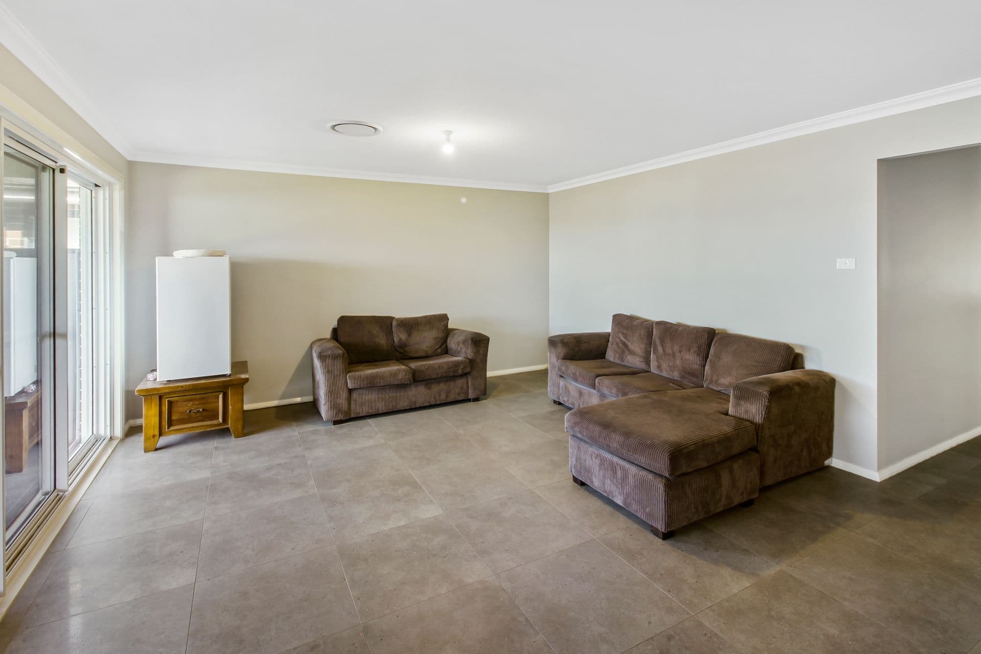 27 Correa Circuit, Gregory Hills, NSW, 2557, Gregory Hills - Thumbnail 3