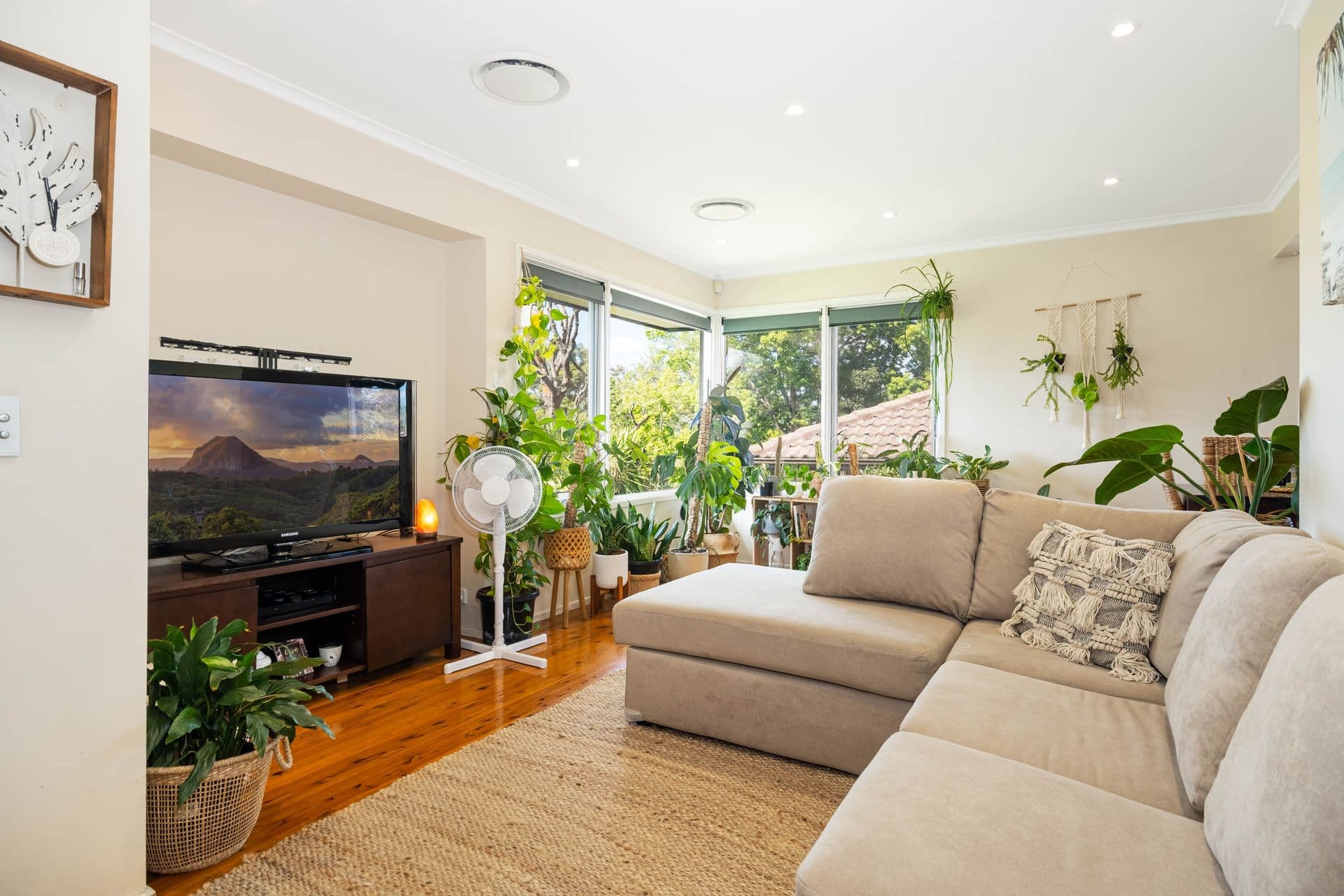 9 Aminya Crescent, Bradbury, NSW, 2560, Bradbury - Thumbnail 2