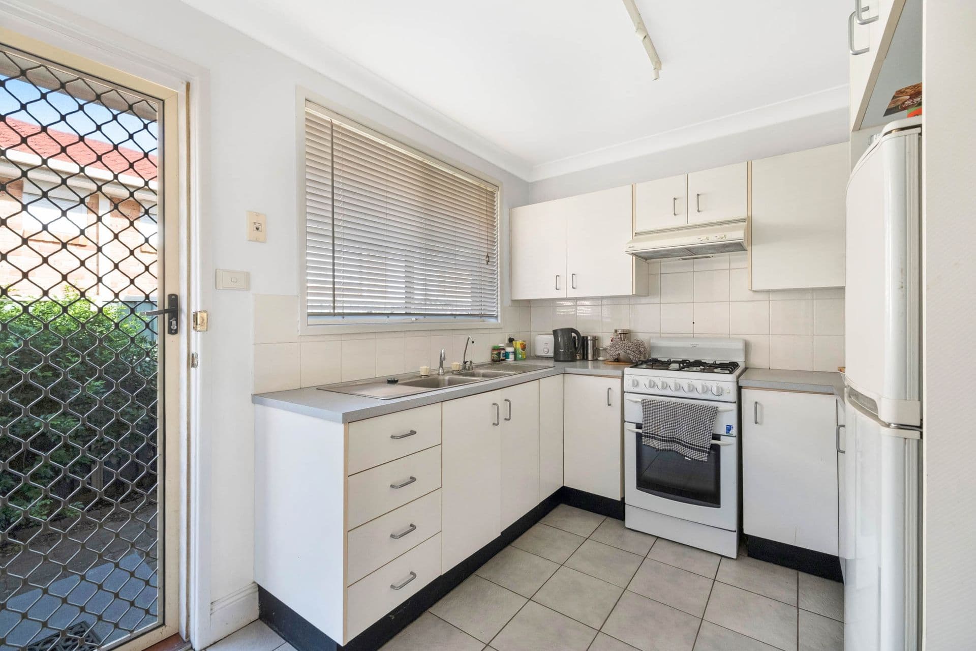 3/11 Park Street, Ingleburn, NSW, 2565, Ingleburn - Thumbnail 3