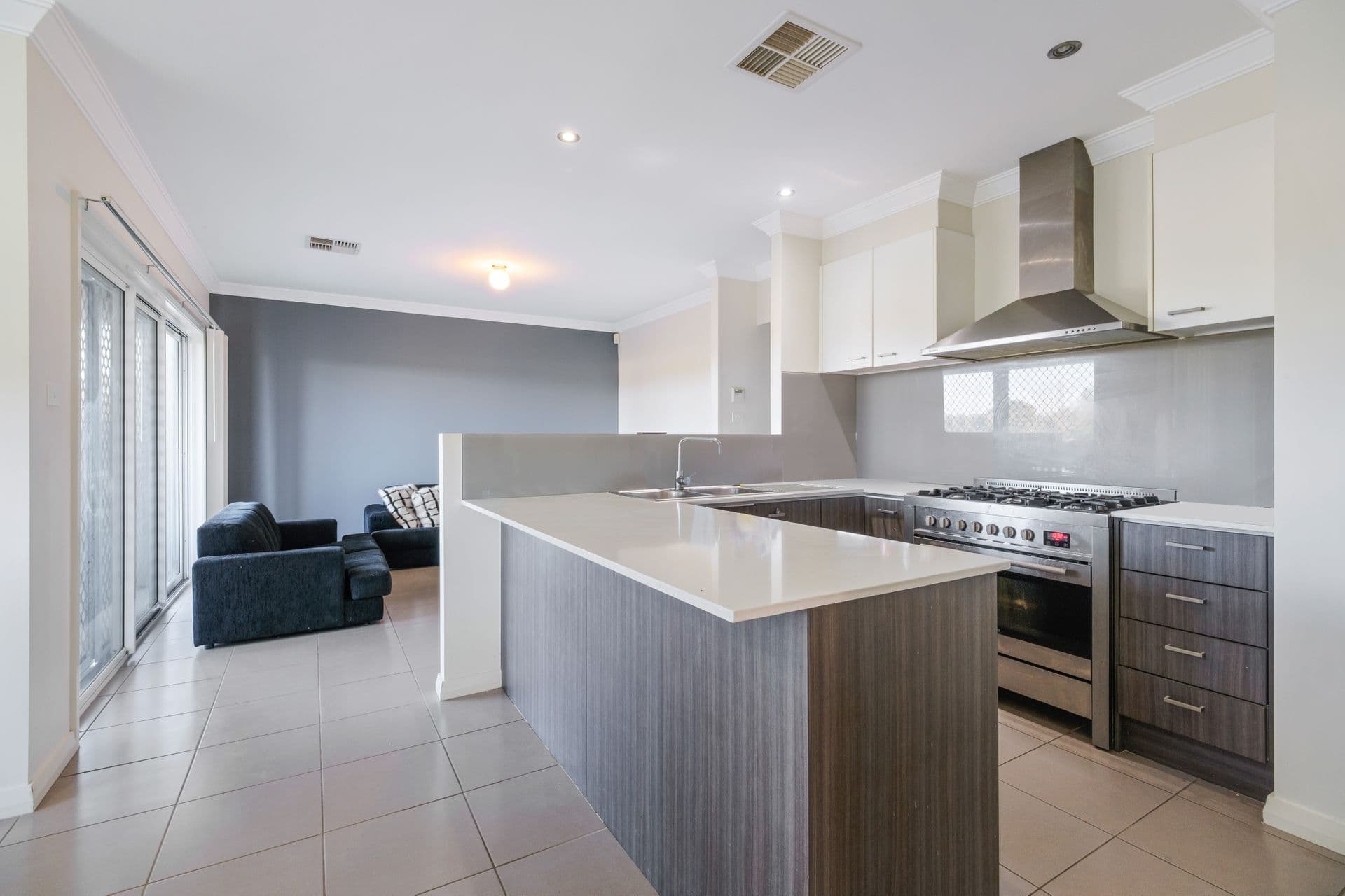 11 Indigofera Circuit, Mount Annan, NSW, 2567, Mount Annan - Thumbnail 3