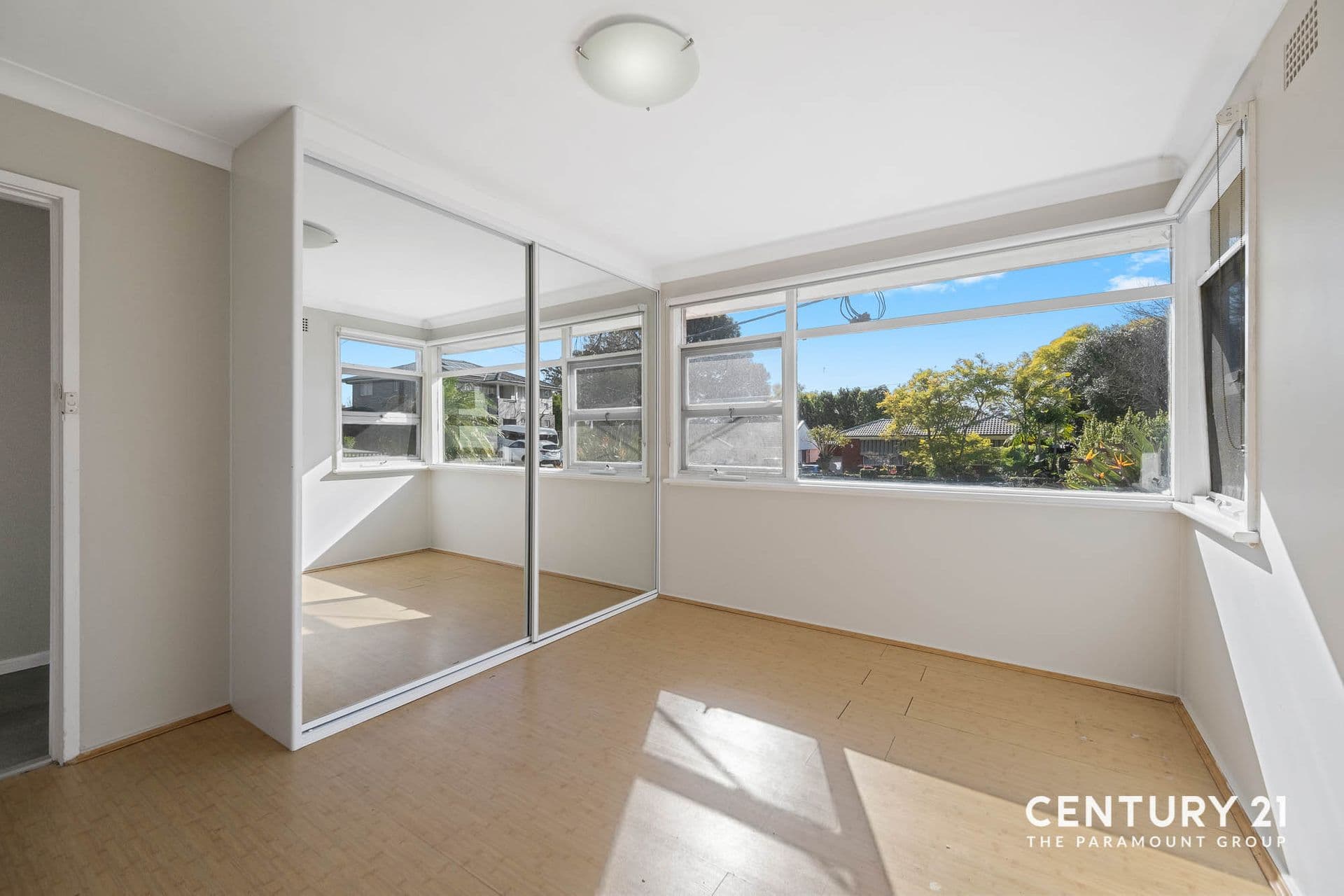3 Grahame Avenue, Glenfield, NSW, 2167, Glenfield - Thumbnail 4