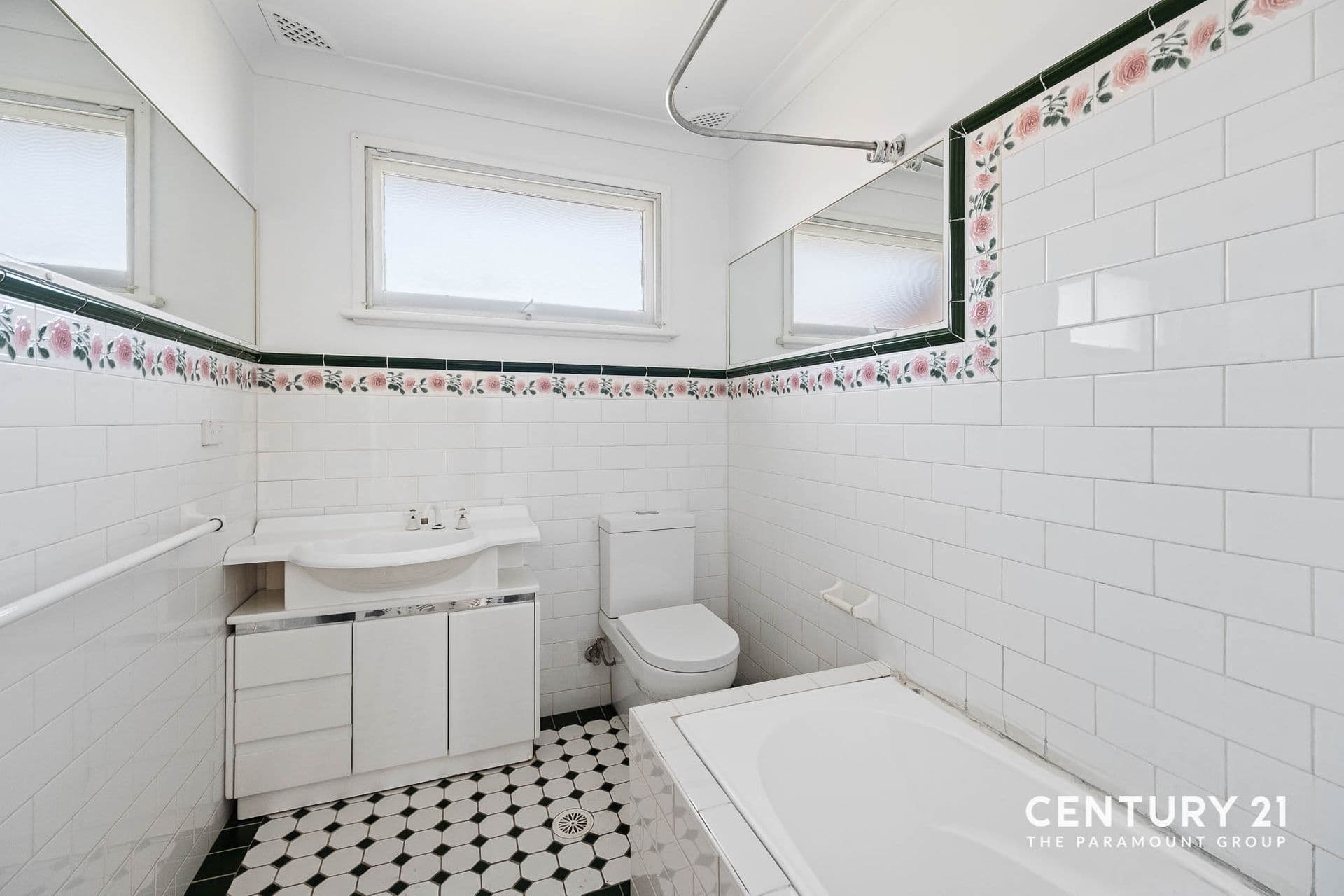 3 Grahame Avenue, Glenfield, NSW, 2167, Glenfield - Thumbnail 6