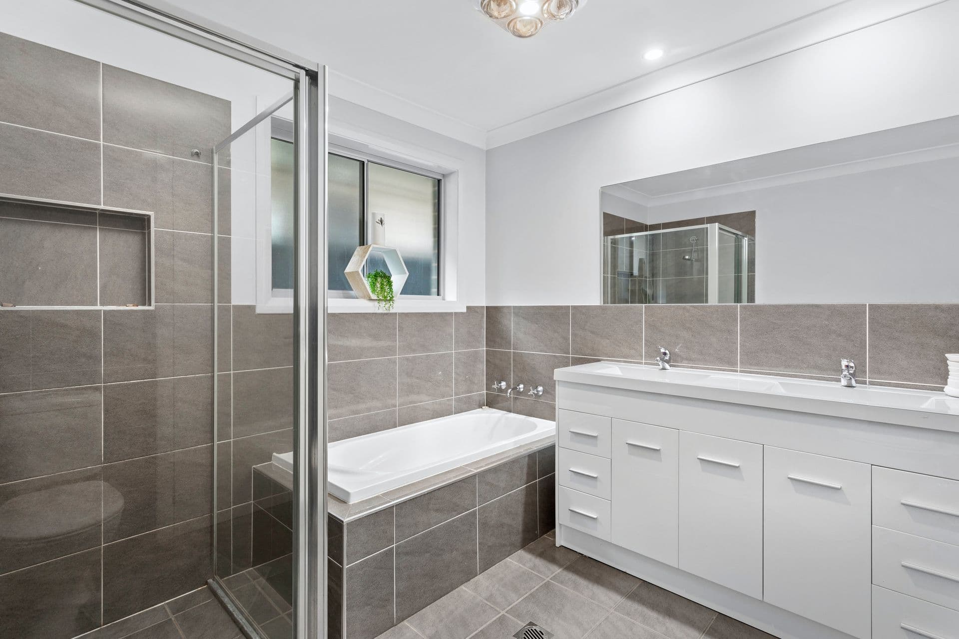28 Garton Road, Spring Farm, NSW, 2570, Spring Farm - Thumbnail 8