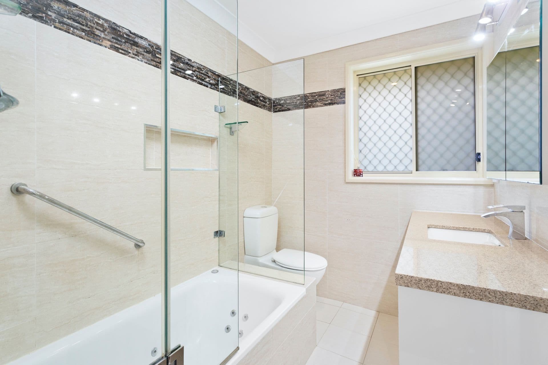 11 Stirling Place, Glenfield, NSW, 2167, Glenfield - Thumbnail 6