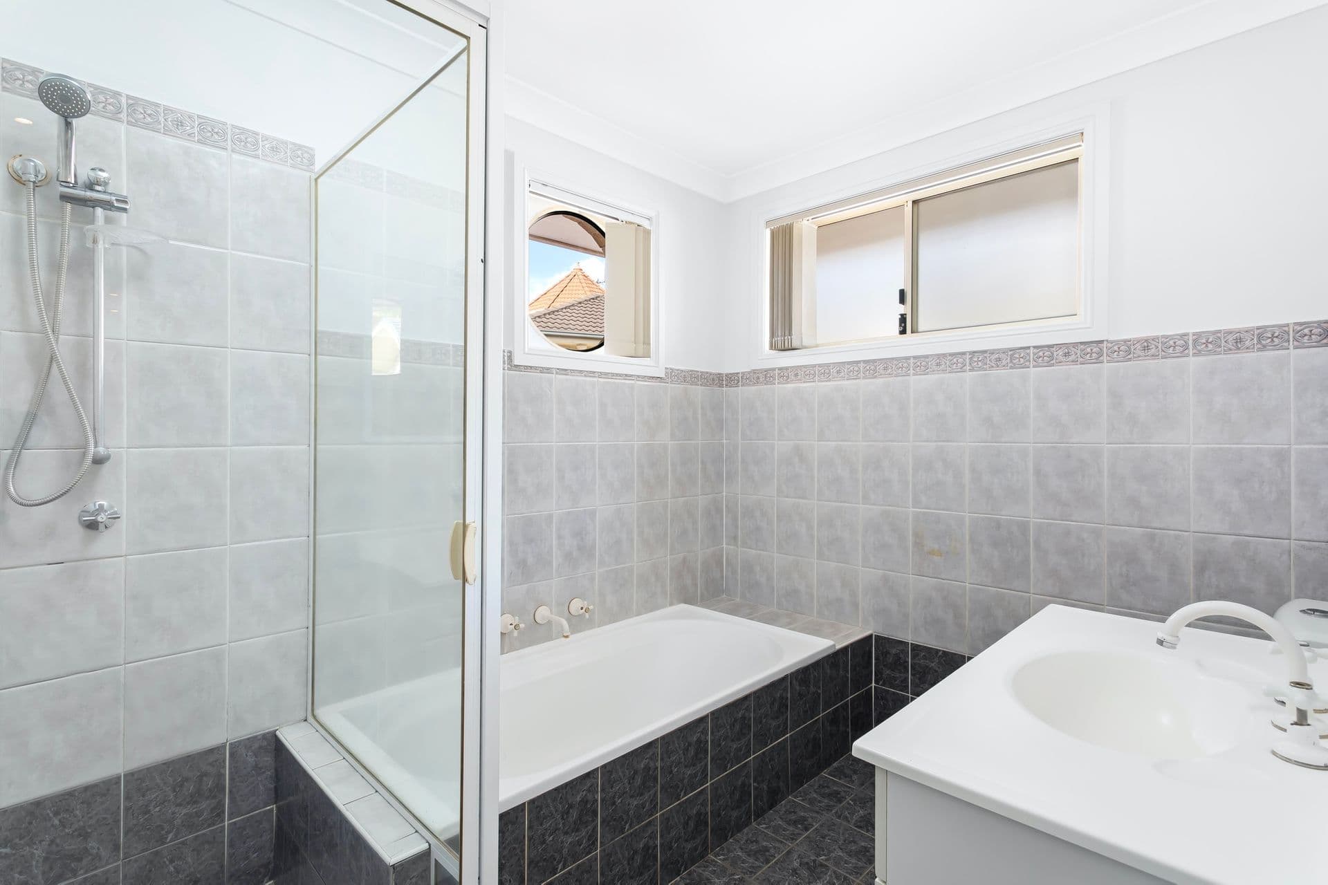 1/10 Esk Avenue, Green Valley, NSW, 2168, Green Valley - Thumbnail 6