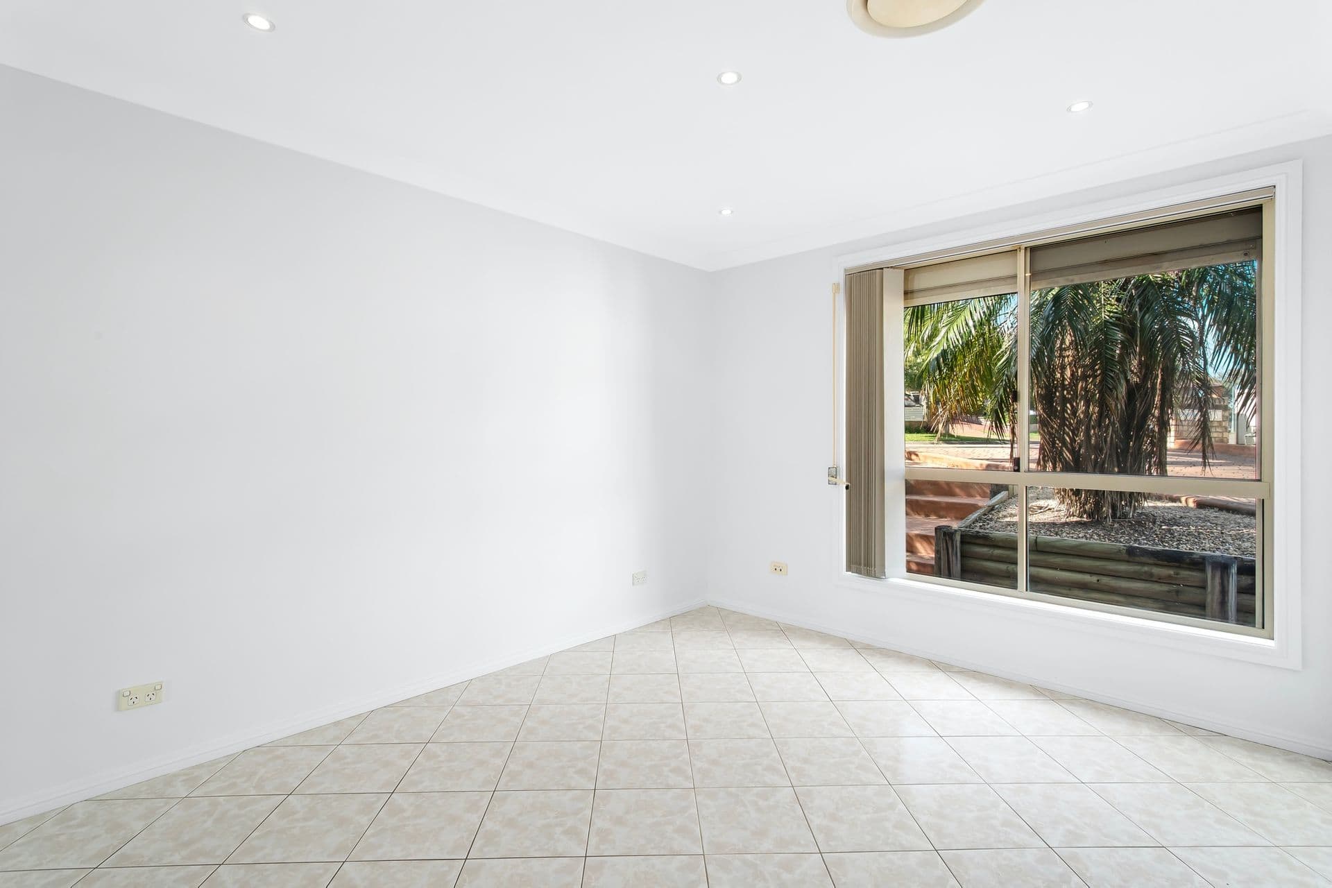 1/10 Esk Avenue, Green Valley, NSW, 2168, Green Valley - Thumbnail 5