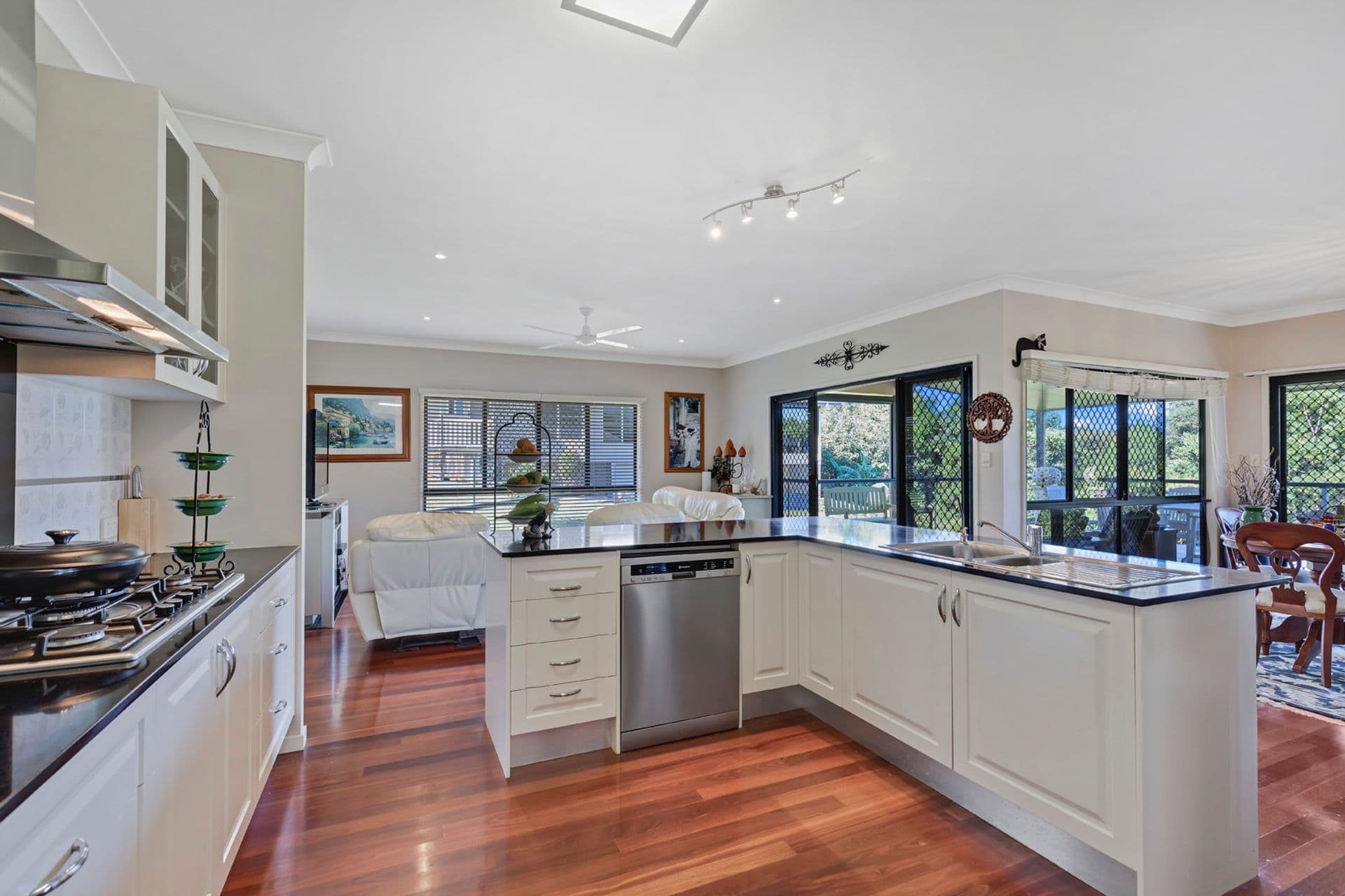 14 Bourne Crescent, Woombye, QLD, 4559, Woombye - Thumbnail 4