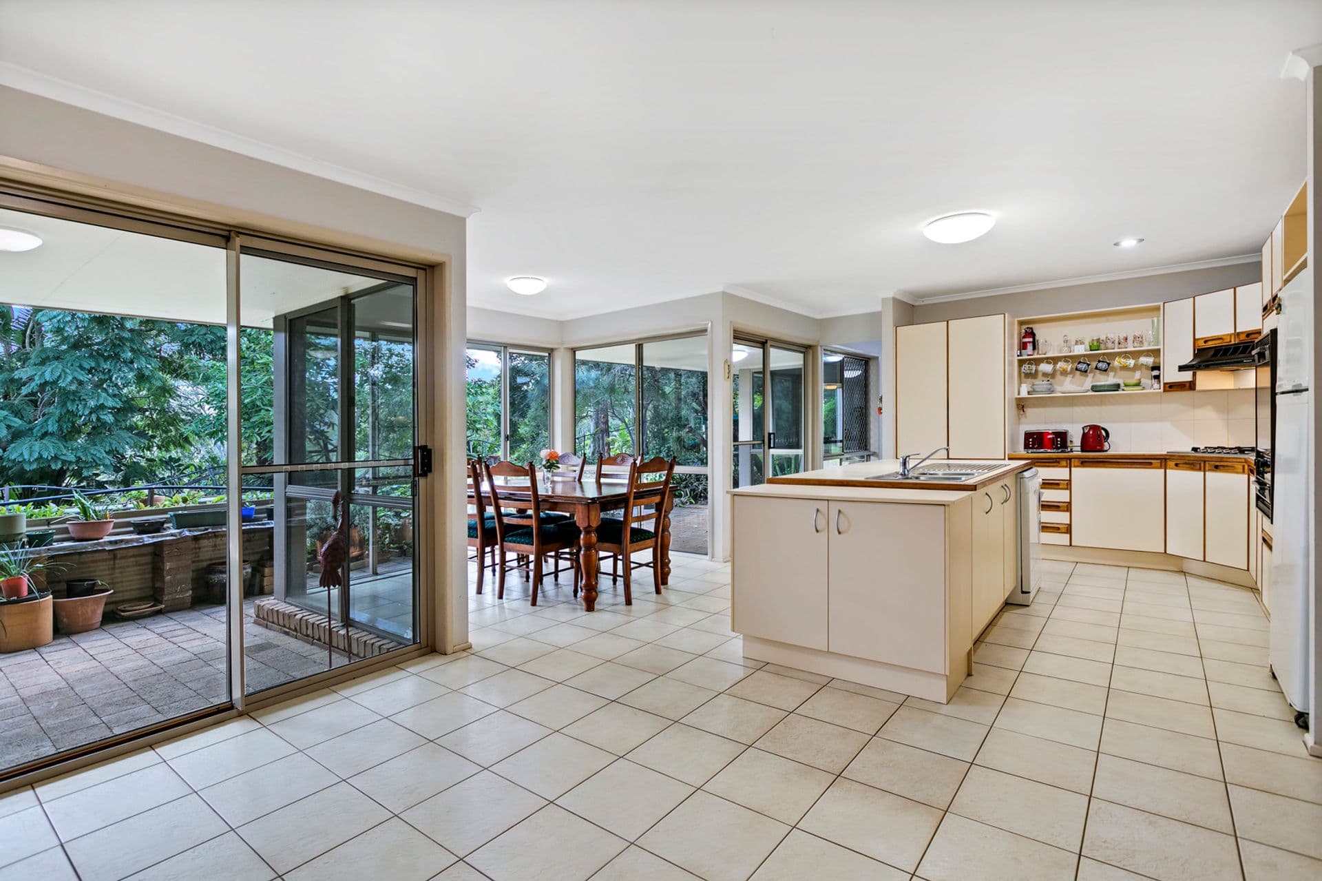 587 Hunchy Road, Hunchy, QLD, 4555, Hunchy - Thumbnail 5