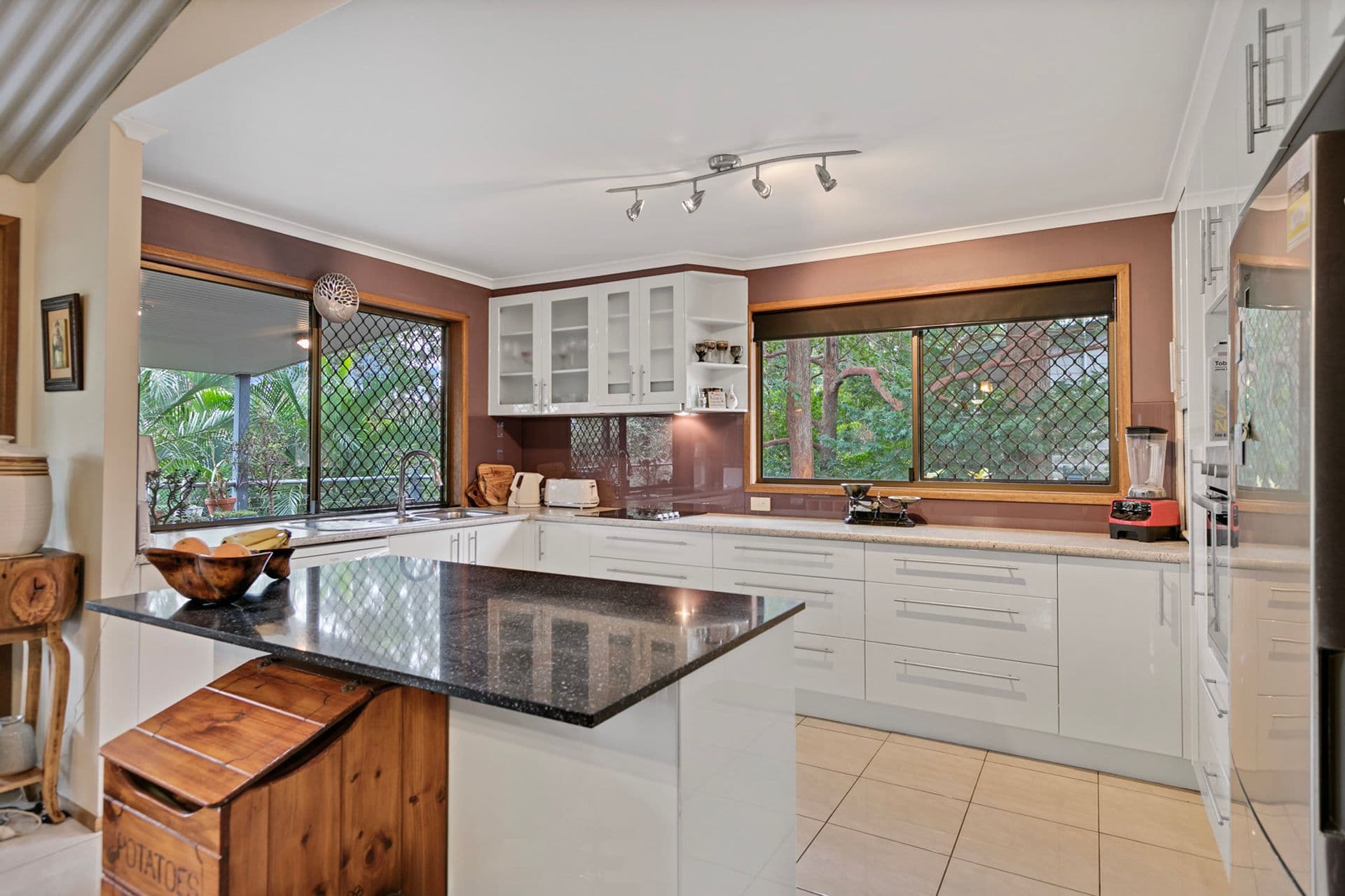 62 Hillcrest Avenue, Nambour, QLD, 4560, Nambour - Thumbnail 5