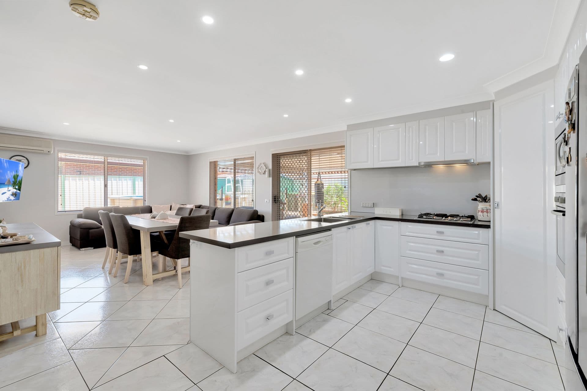 6  Mullumbimby Avenue, Hoxton Park, NSW, 2171, Hoxton Park - Thumbnail 2