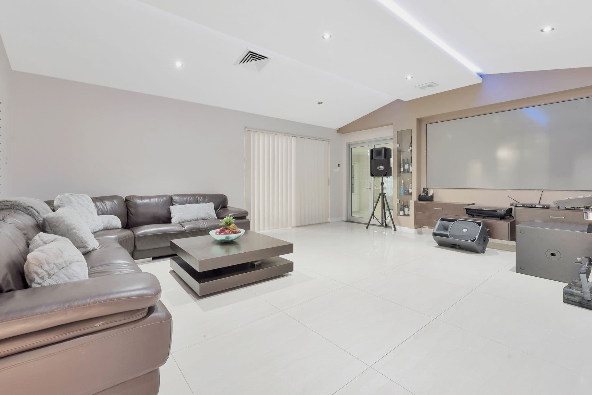 11 Lindeman Crescent, Green Valley, NSW, 2168, Green Valley - Thumbnail 6