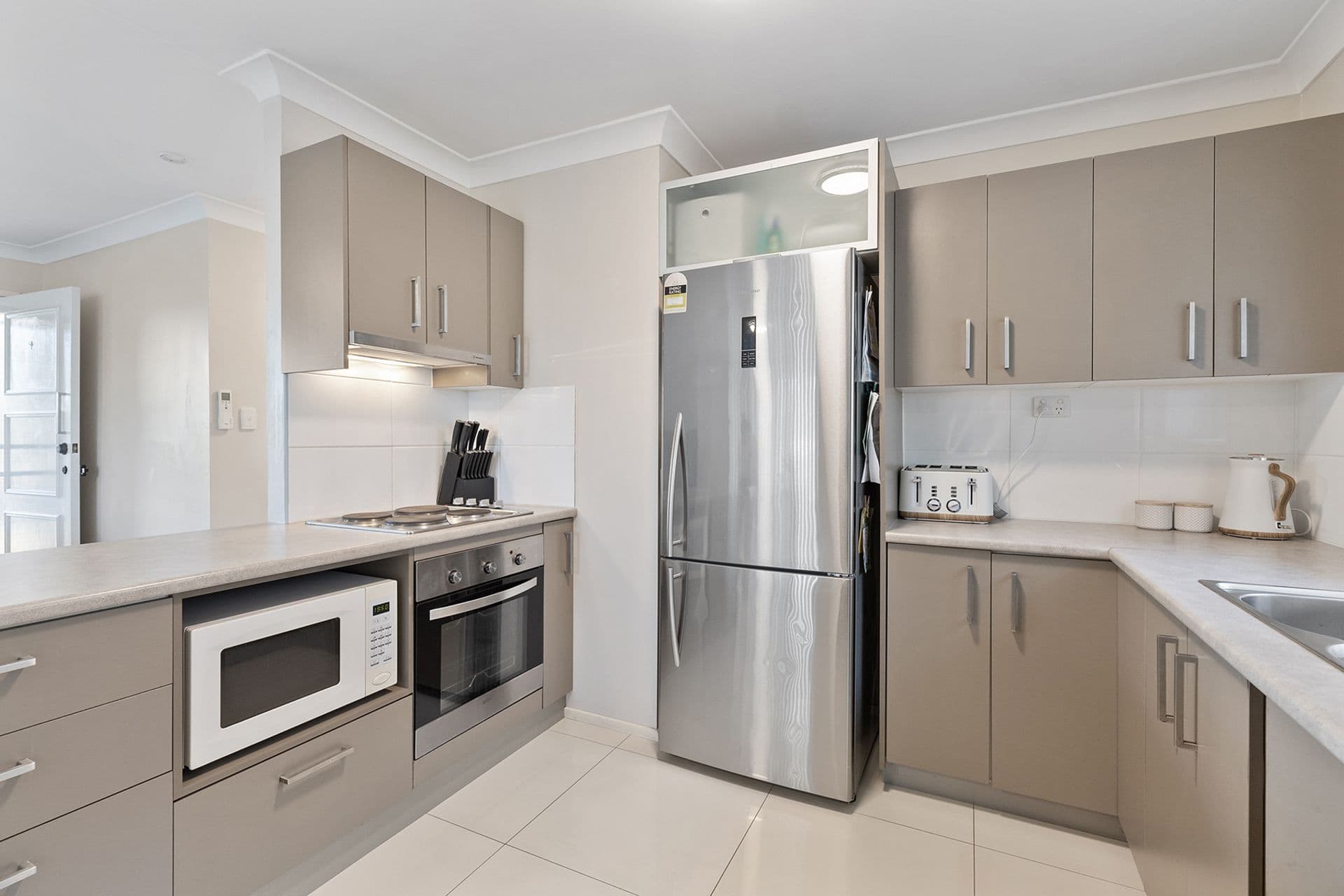 10 And 10a Brownlow Place, Ambarvale, NSW, 2560, Ambarvale - Thumbnail 5