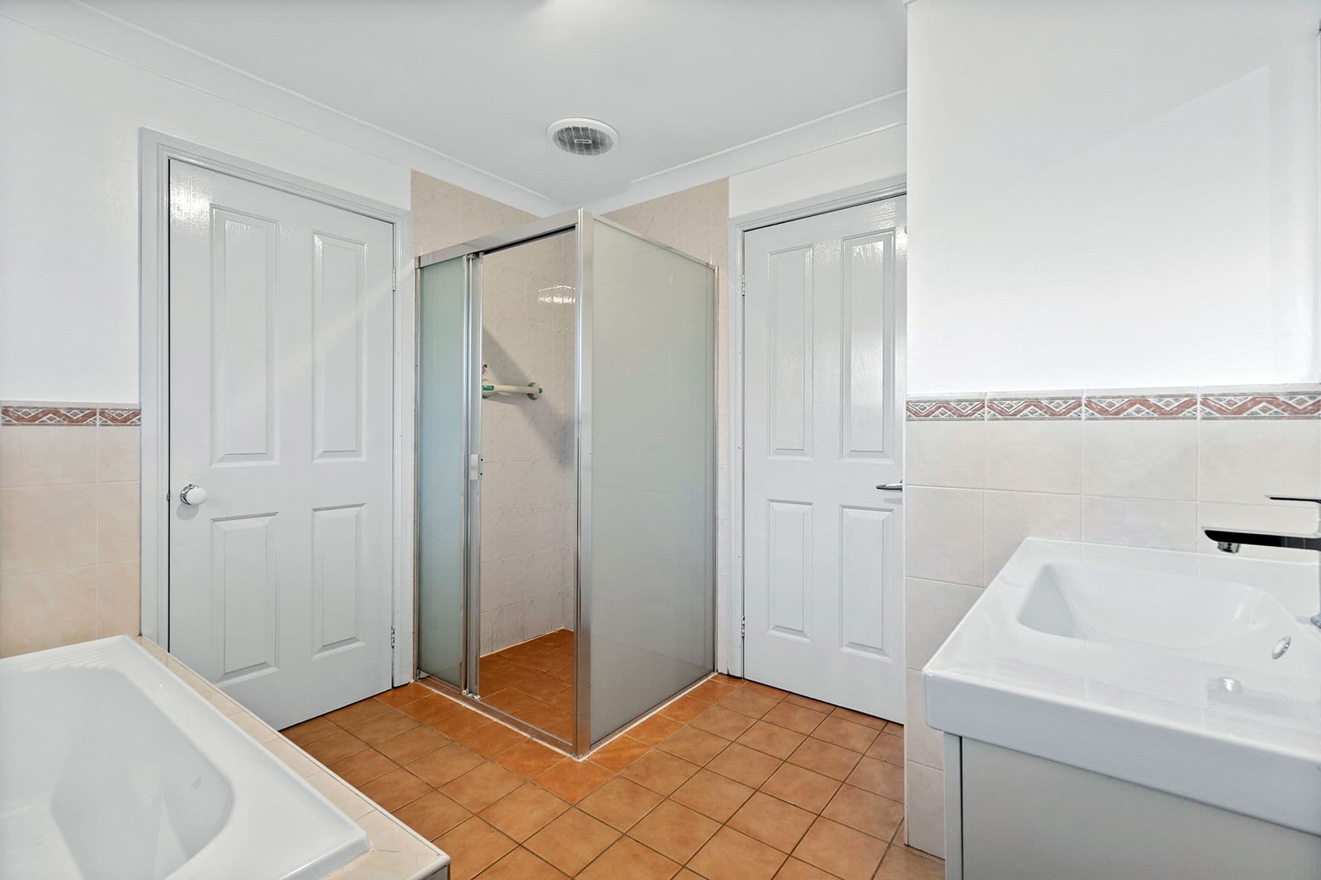 4B Nelligen Close, Prestons, NSW, 2170, Prestons - Thumbnail 8