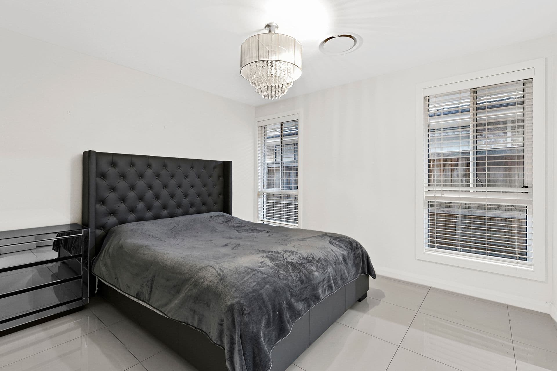 39 Stanley Avenue, Middleton Grange, NSW, 2171, Middleton Grange - Thumbnail 7