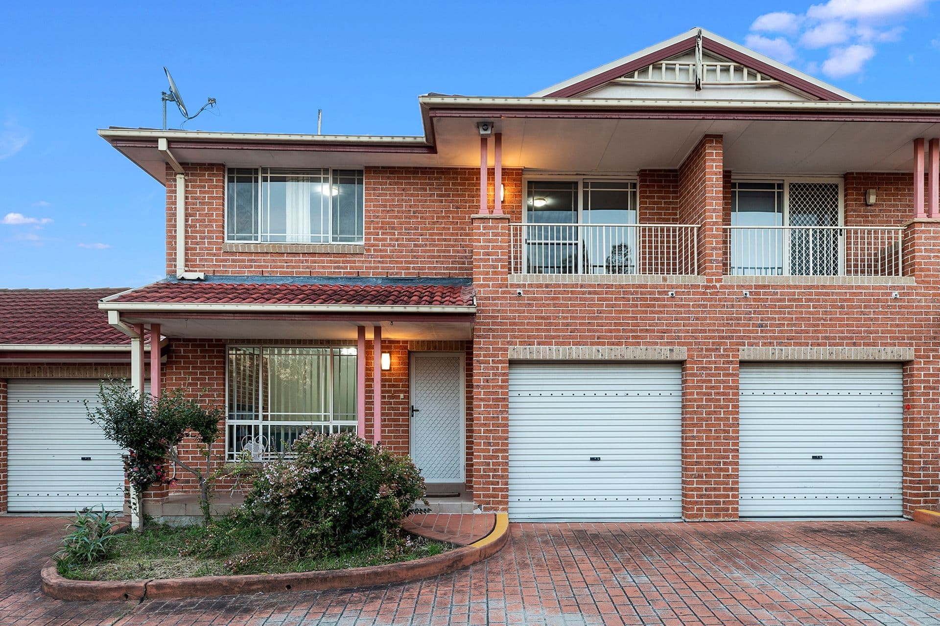 2/10 Peacock Close, Green Valley, NSW, 2168, Green Valley - Image 1