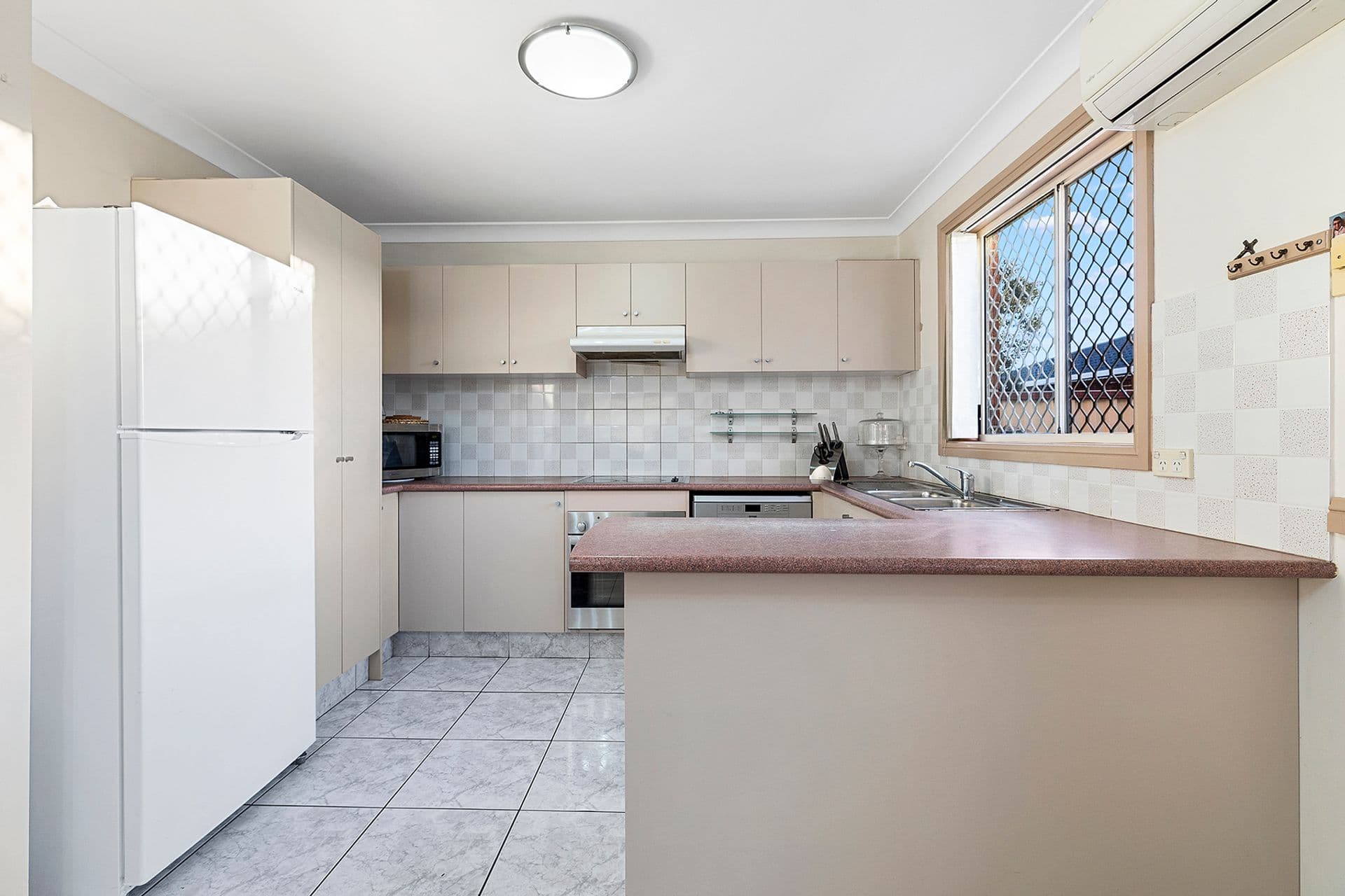 2/10 Peacock Close, Green Valley, NSW, 2168, Green Valley - Thumbnail 4