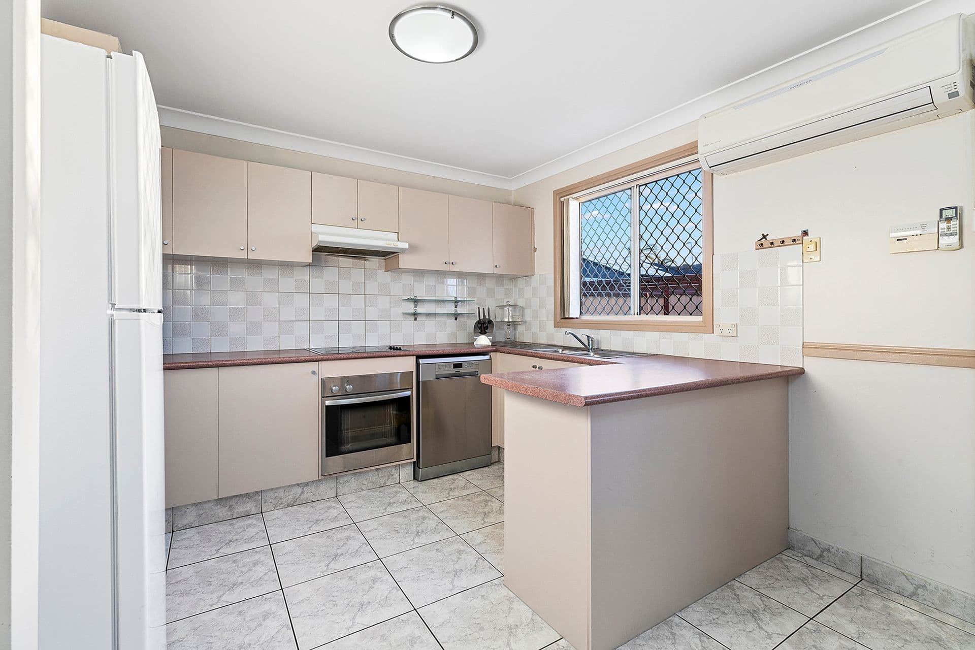 2/10 Peacock Close, Green Valley, NSW, 2168, Green Valley - Thumbnail 3