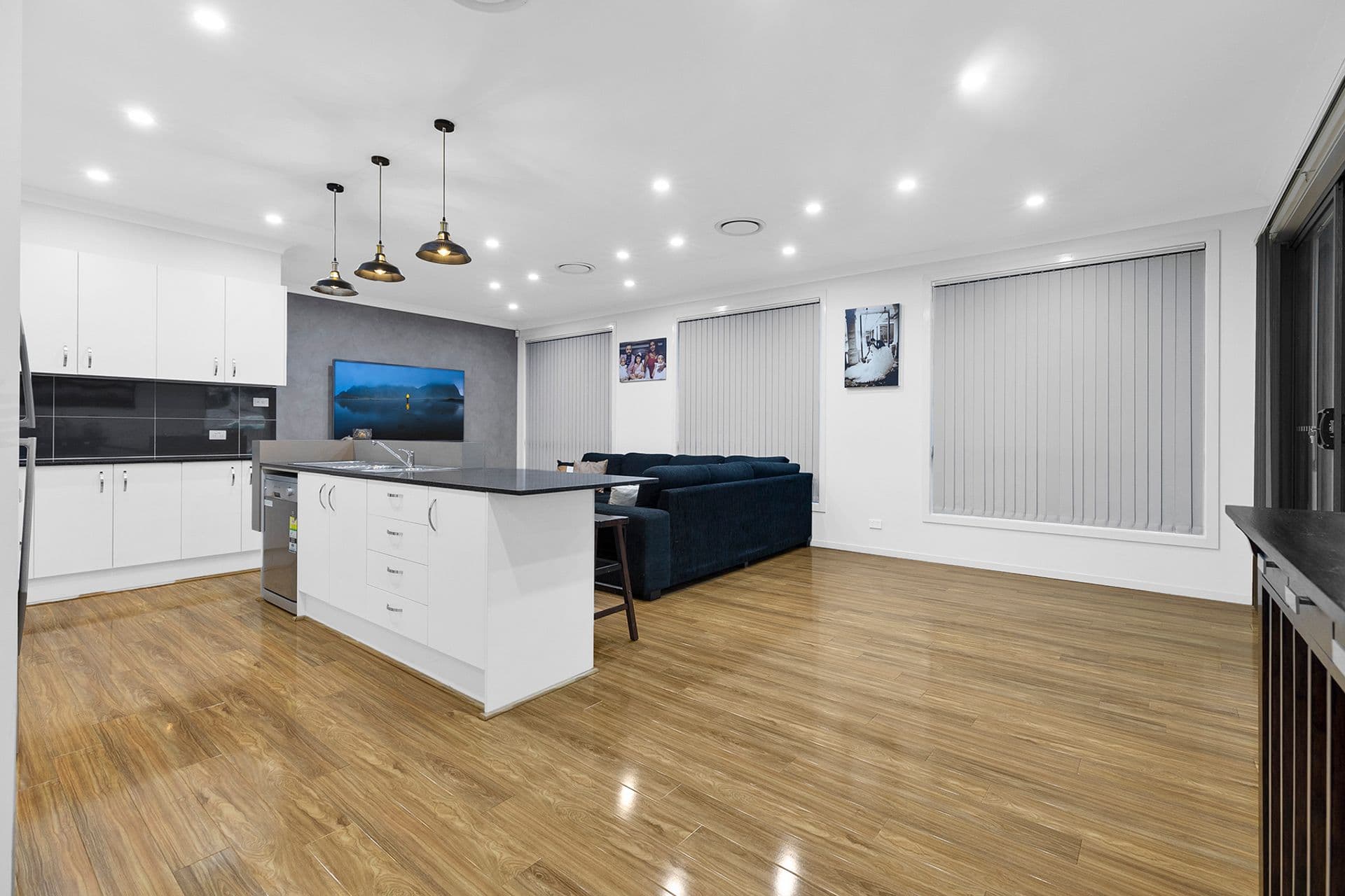43 Stanley Avenue, Middleton Grange, NSW, 2171, Middleton Grange - Thumbnail 4