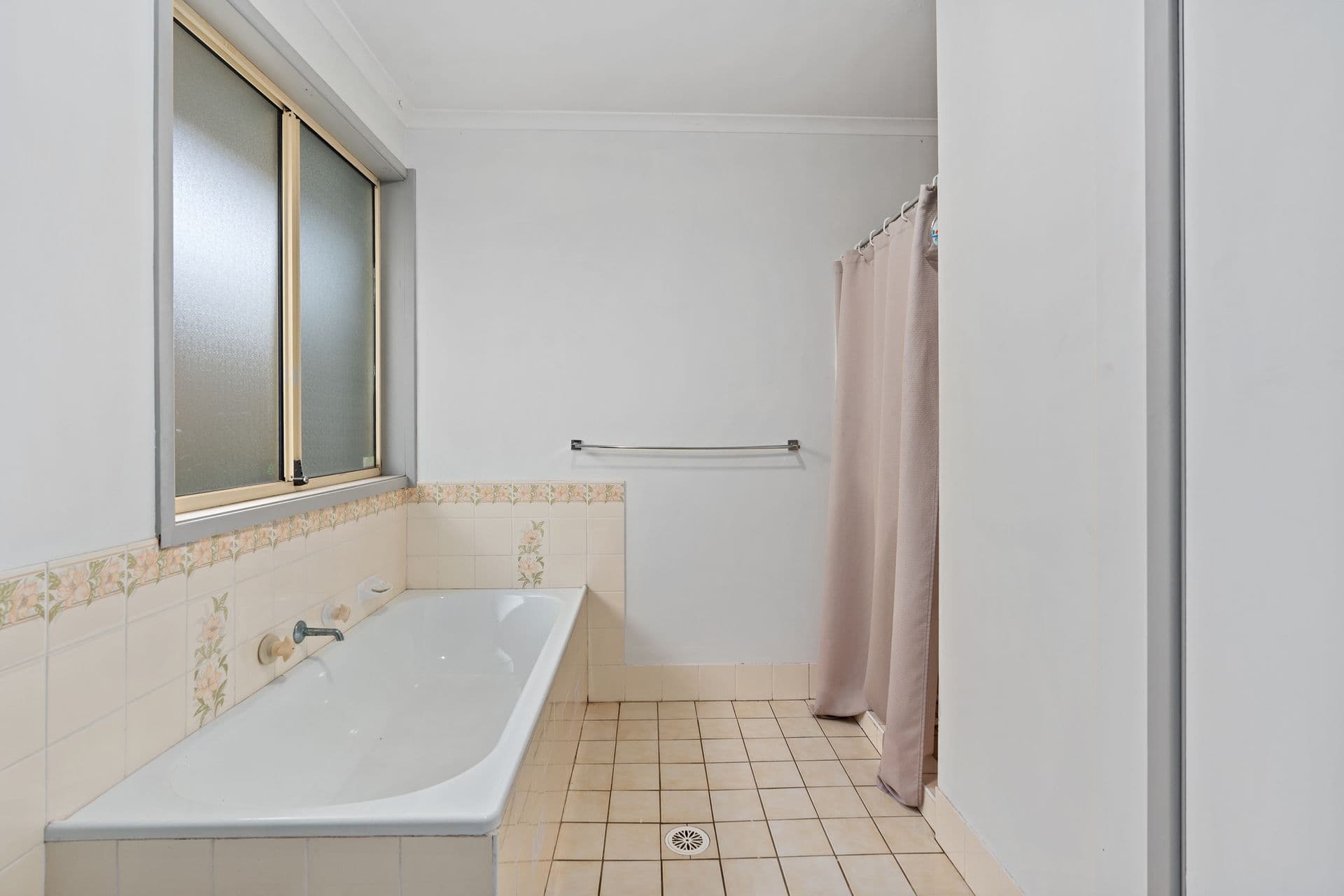 15 Woolgoolga Avenue, Hoxton Park, NSW, 2171, Hoxton Park - Thumbnail 6