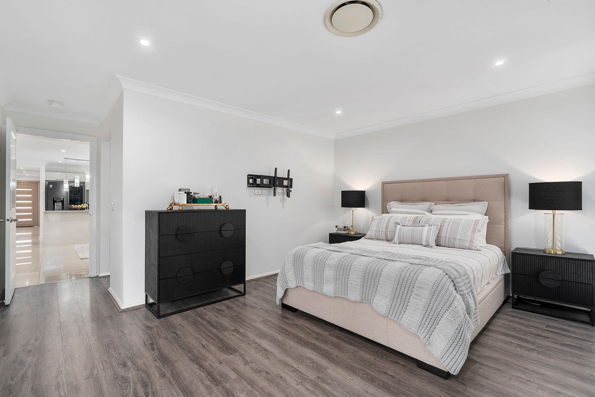 16 Stanley Avenue, Middleton Grange, NSW, 2171, Middleton Grange - Thumbnail 8