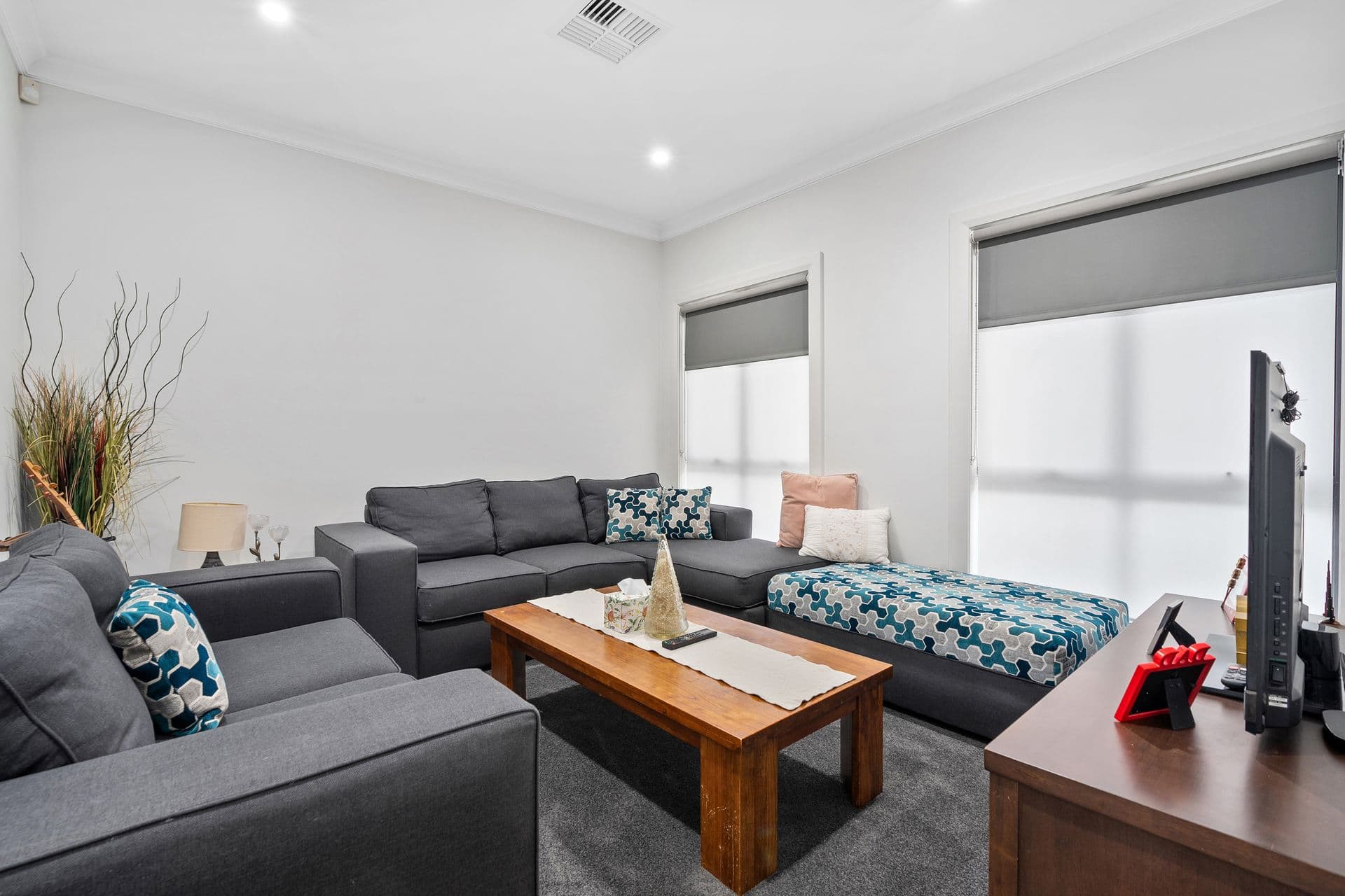 10 Affleck Gardens, Middleton Grange, NSW, 2171, Middleton Grange - Thumbnail 4