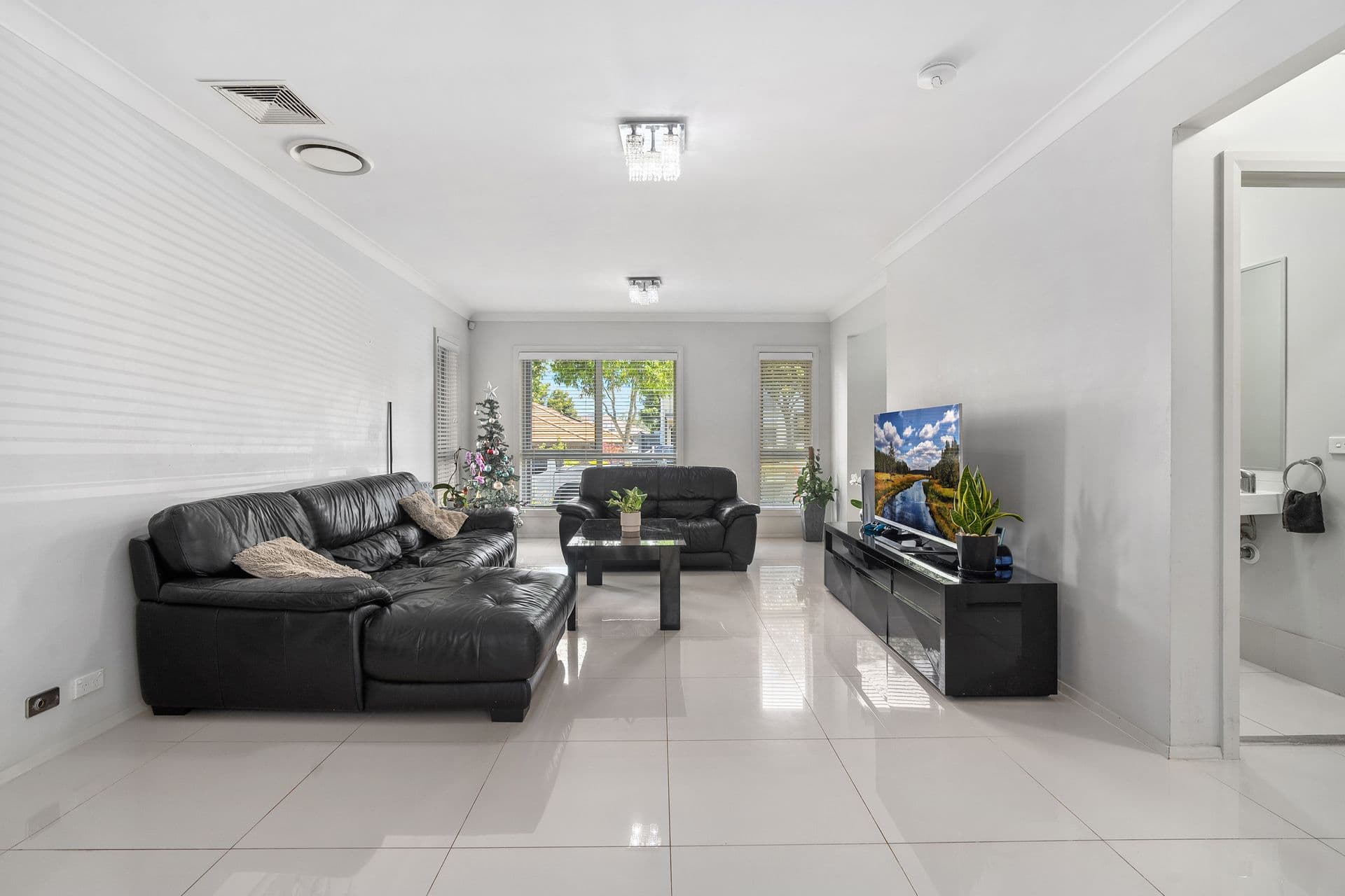 7 Sierra Avenue, Middleton Grange, NSW, 2171, Middleton Grange - Thumbnail 7