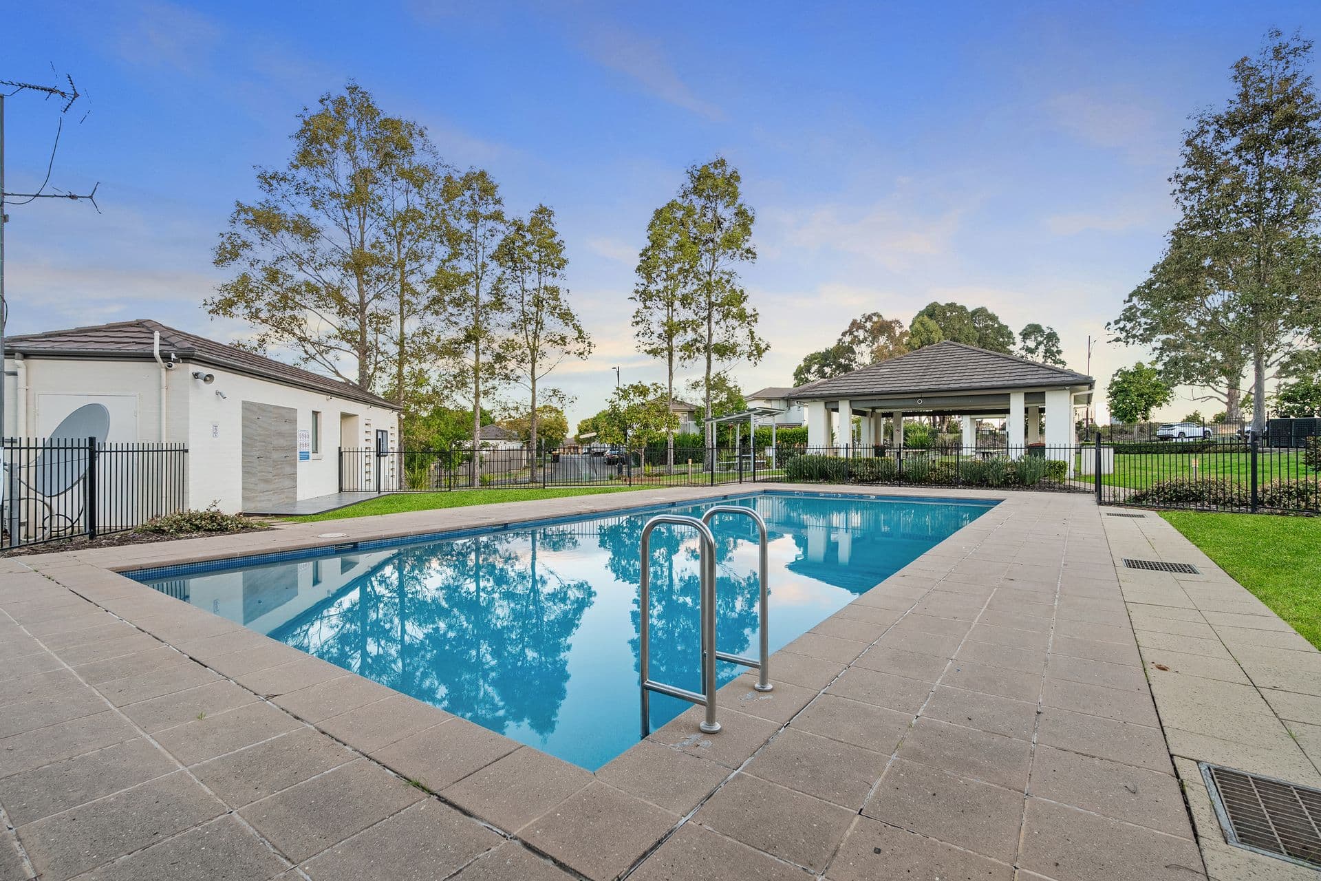 33 Stanley Avenue, Middleton Grange, NSW, 2171, Middleton Grange - Thumbnail 4