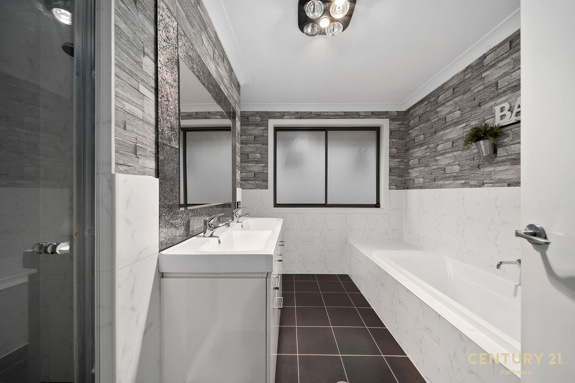 17 Stanley Avenue, Middleton Grange, NSW, 2171, Middleton Grange - Thumbnail 7