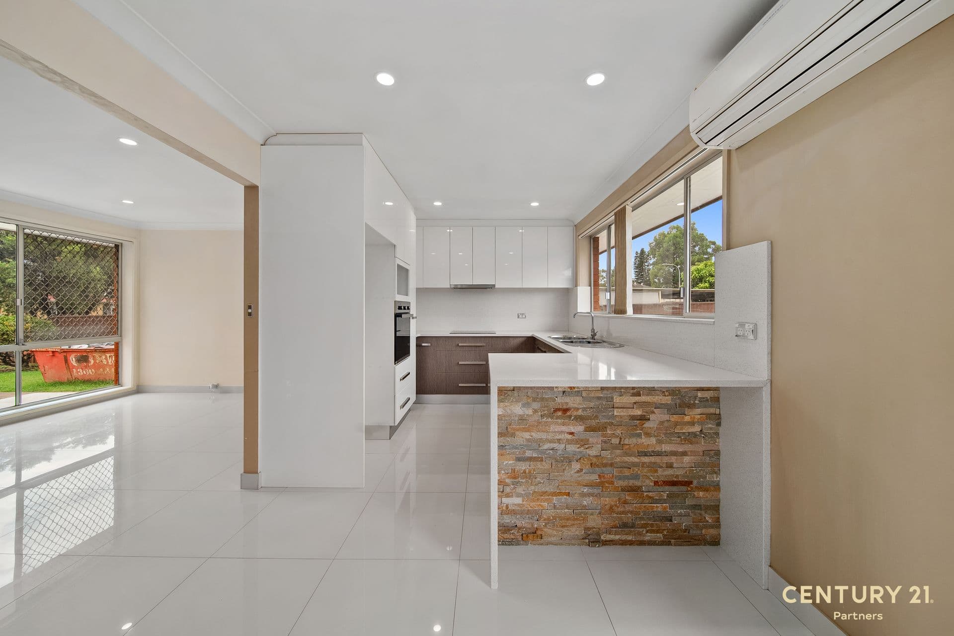 21 Supply Avenue, Lurnea, NSW, 2170, Lurnea - Thumbnail 3