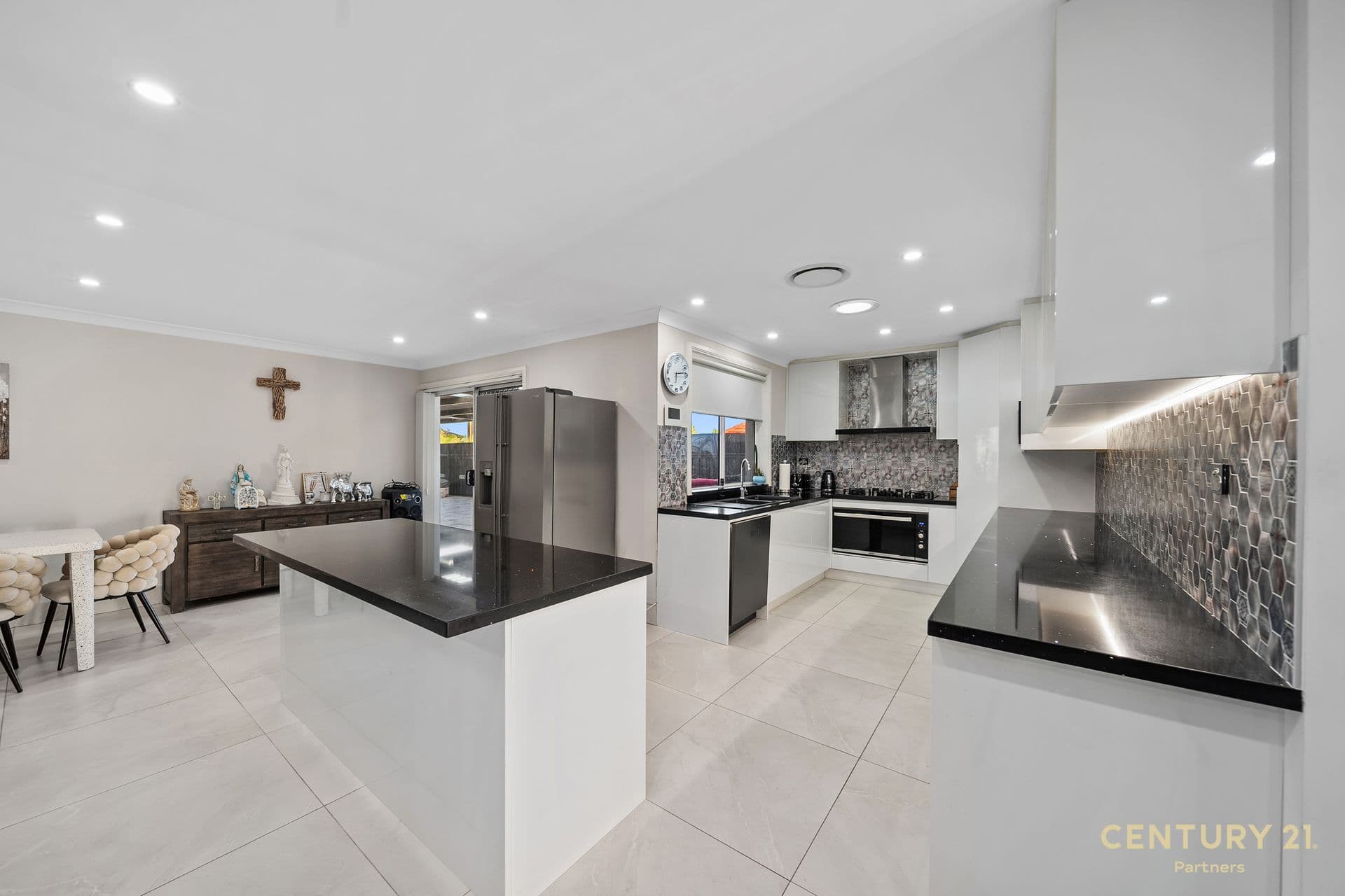 33 Mitchell Drive, West Hoxton, NSW, 2171, West Hoxton - Thumbnail 8