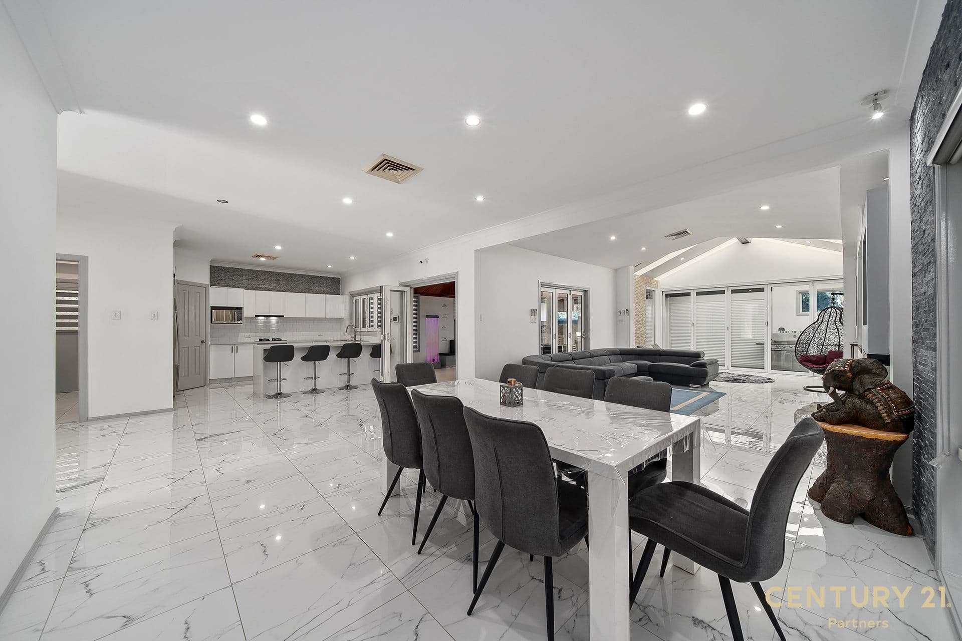 16 Ferraro Crescent, West Hoxton, NSW, 2171, West Hoxton - Thumbnail 5