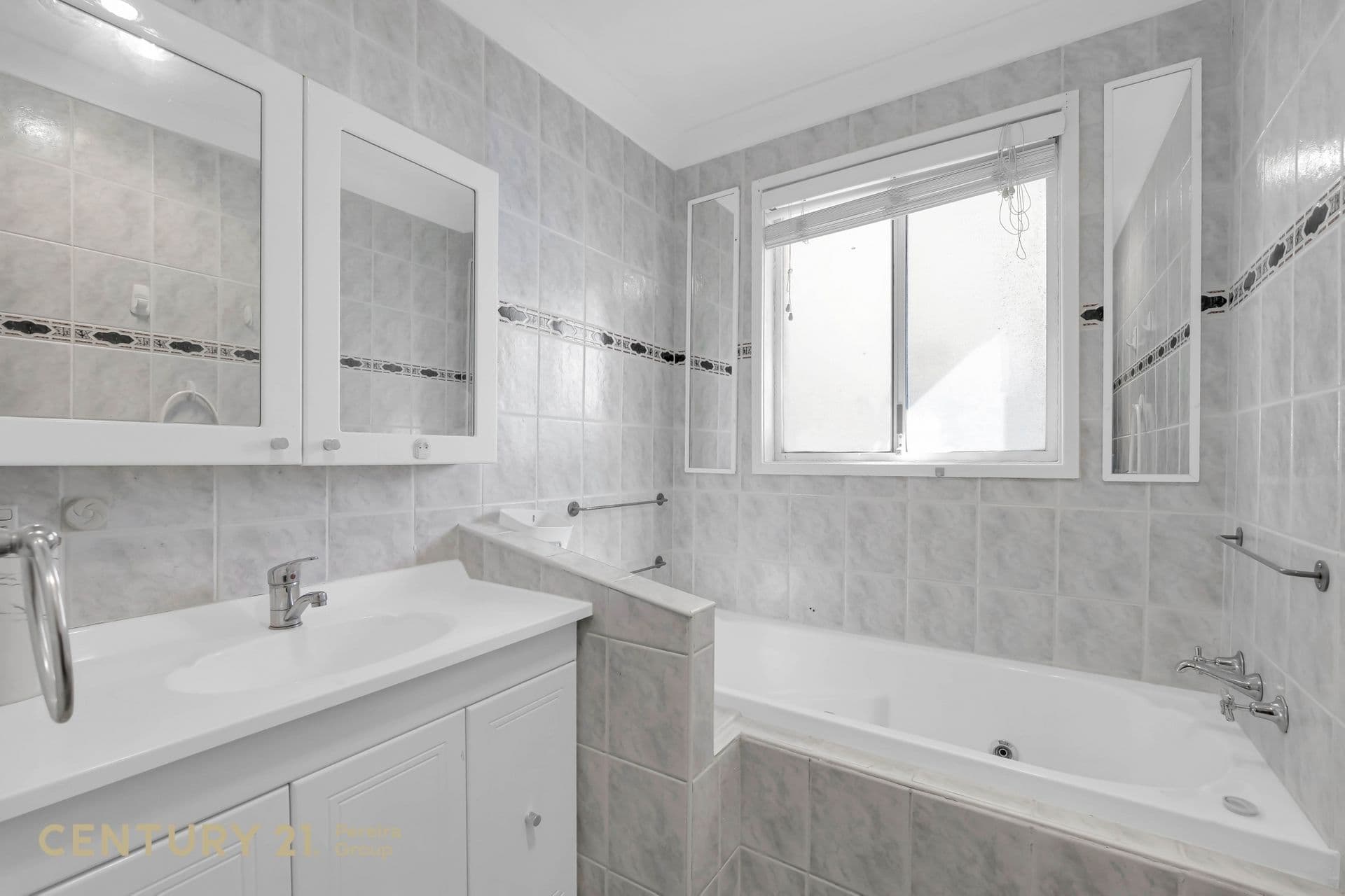 10 Moorfoot Road, St Andrews, NSW, 2566, St Andrews - Thumbnail 7
