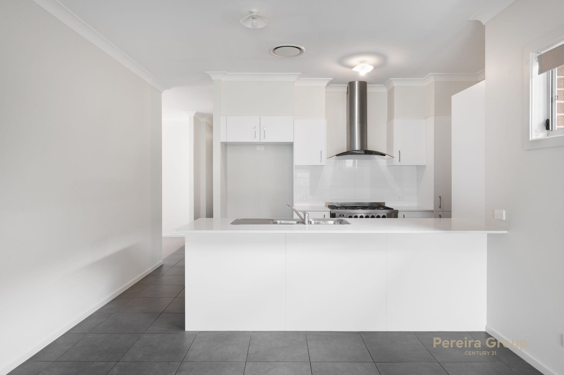 32 Jackson Crescent, Elderslie, NSW, 2570, Elderslie - Thumbnail 2