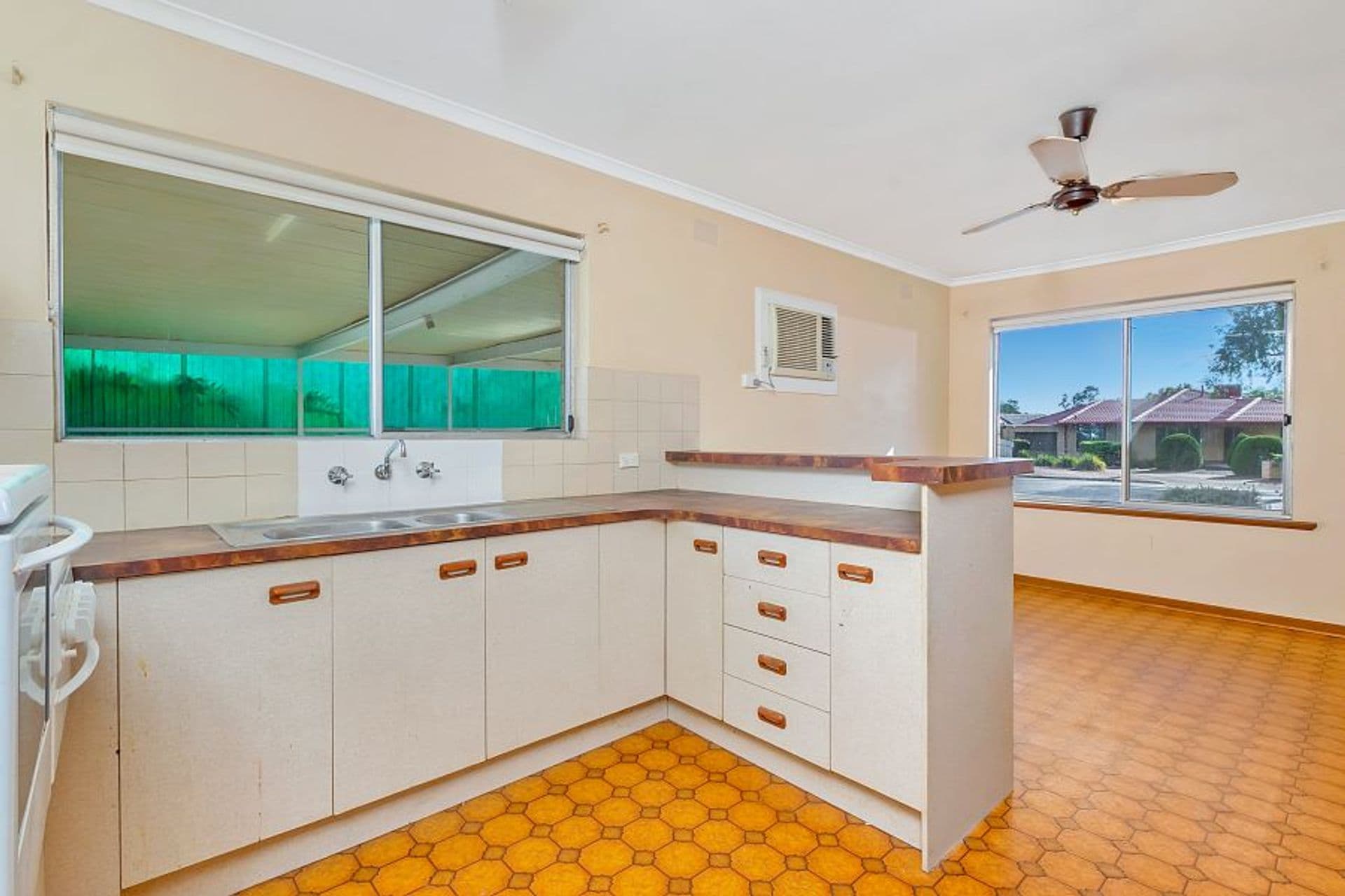 2 Rocca Court, Pooraka, SA, 5095, Pooraka - Thumbnail 2