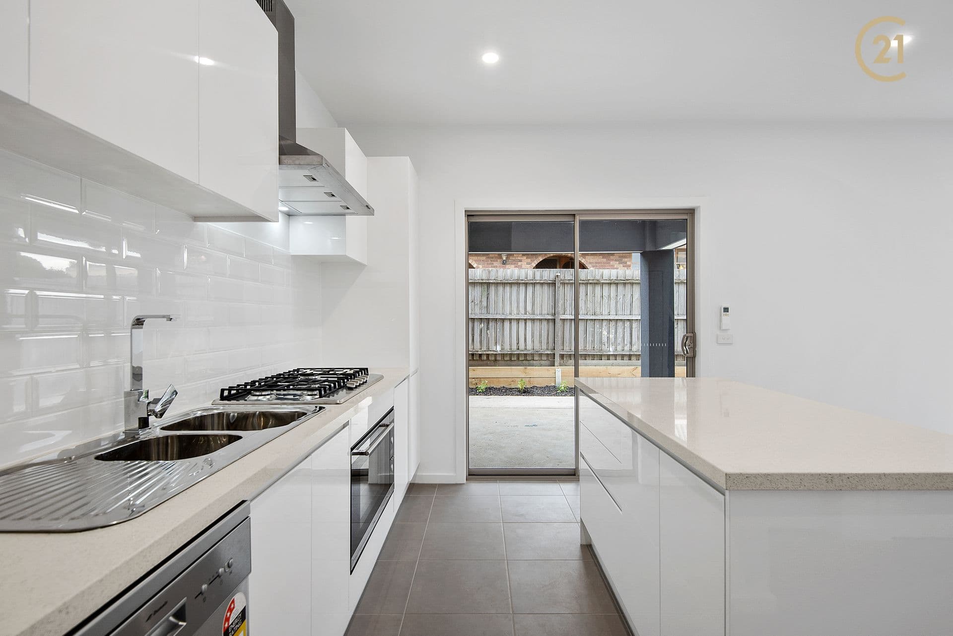 2/31 Carlisle Road, Hallam, VIC, 3803, Hallam - Thumbnail 2