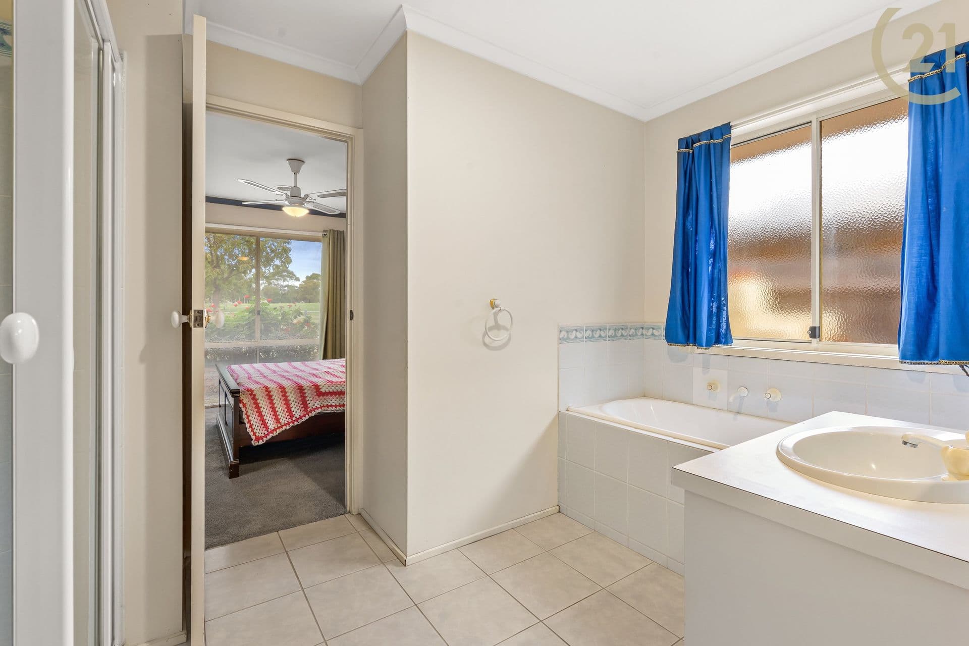 37 Scarborough Avenue, Cranbourne West, VIC, 3977, Cranbourne West - Thumbnail 3