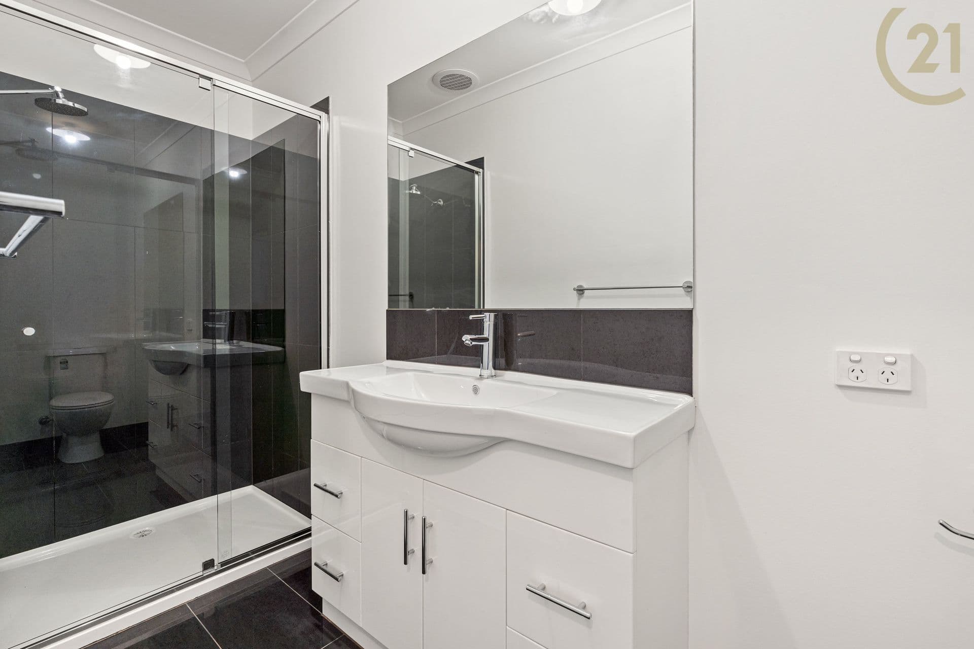 3/5 Alexander Street, Cranbourne, VIC, 3977, Cranbourne - Thumbnail 8